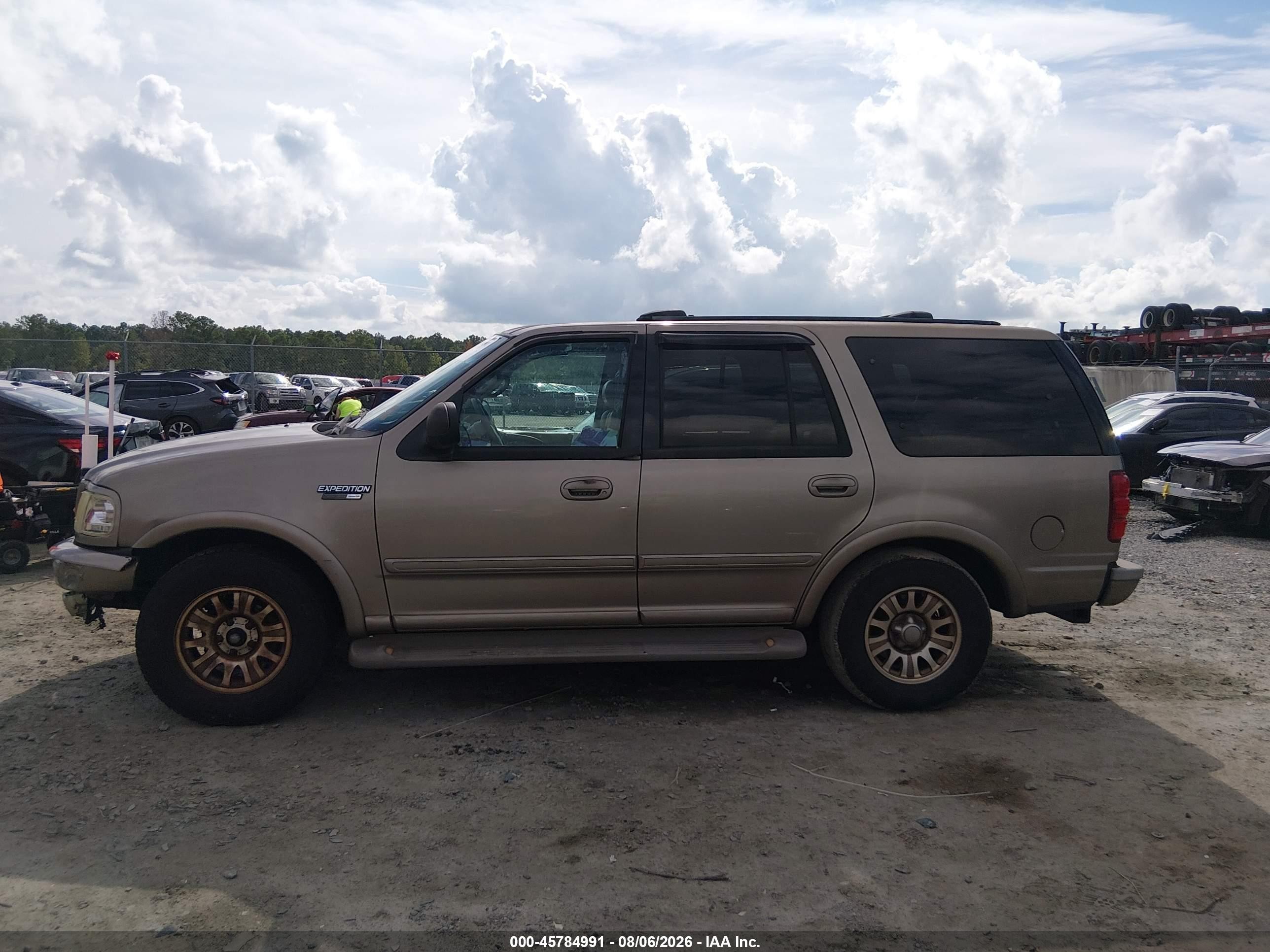 2002 Ford Expedition Eddie Bauer Gold vin: 1FMRU17L82LA68092