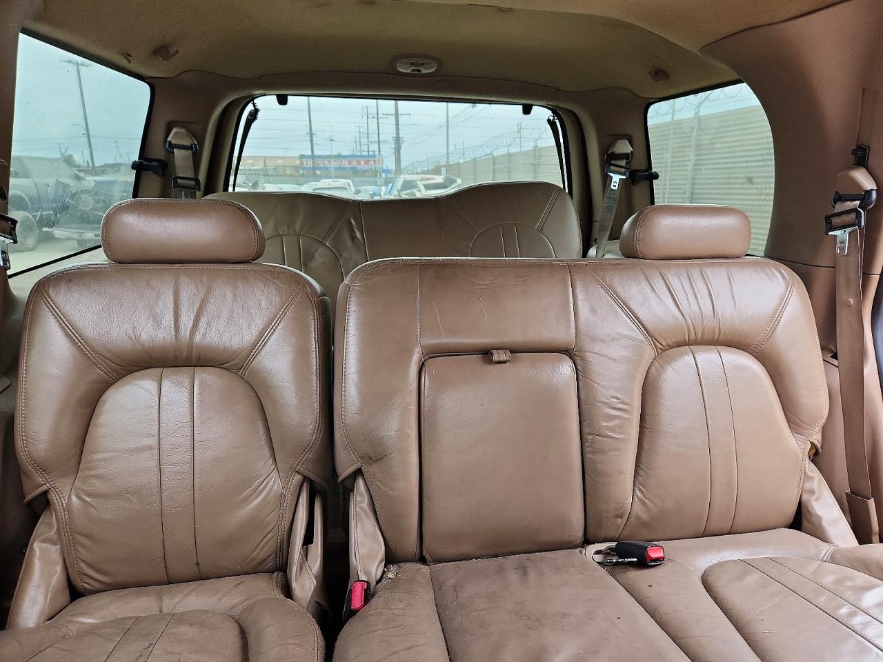 1998 Ford Expedition Red vin: 1FMRU17L9WLC08978