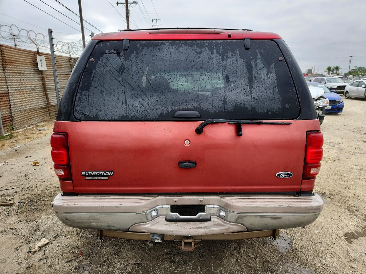 1998 Ford Expedition Red vin: 1FMRU17L9WLC08978