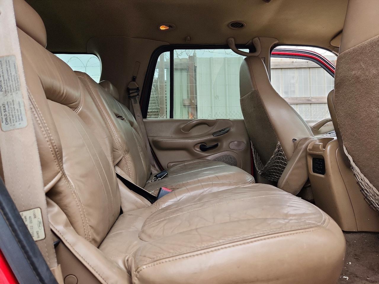 1998 Ford Expedition Red vin: 1FMRU17L9WLC08978