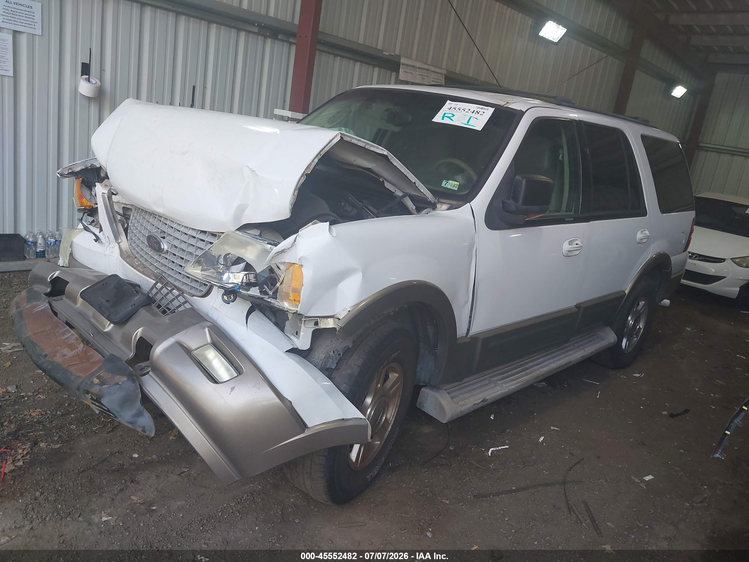 2004 Ford Expedition Eddie Bauer Белый vin: 1FMRU17W04LB14754
