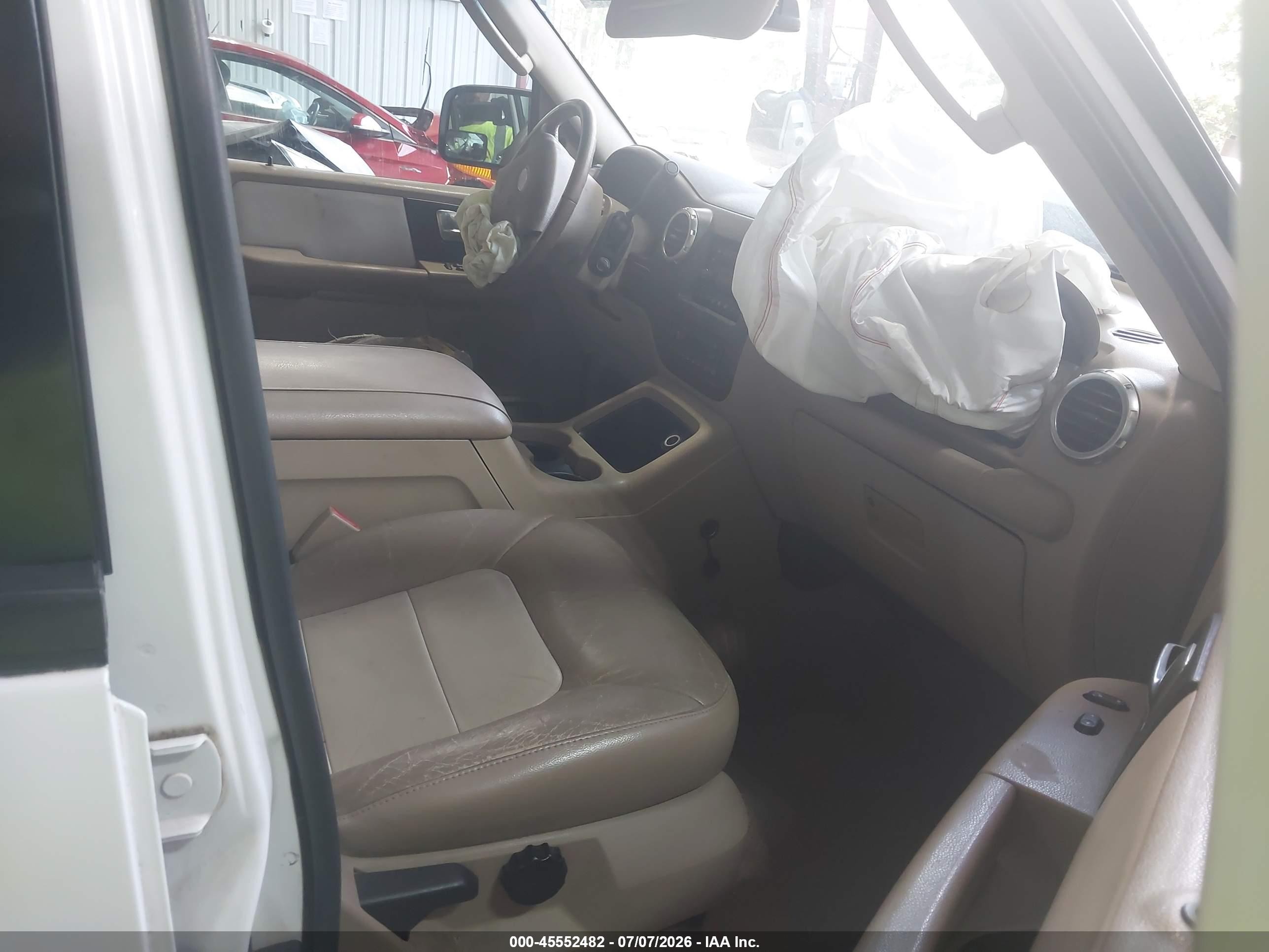 2004 Ford Expedition Eddie Bauer Белый vin: 1FMRU17W04LB14754