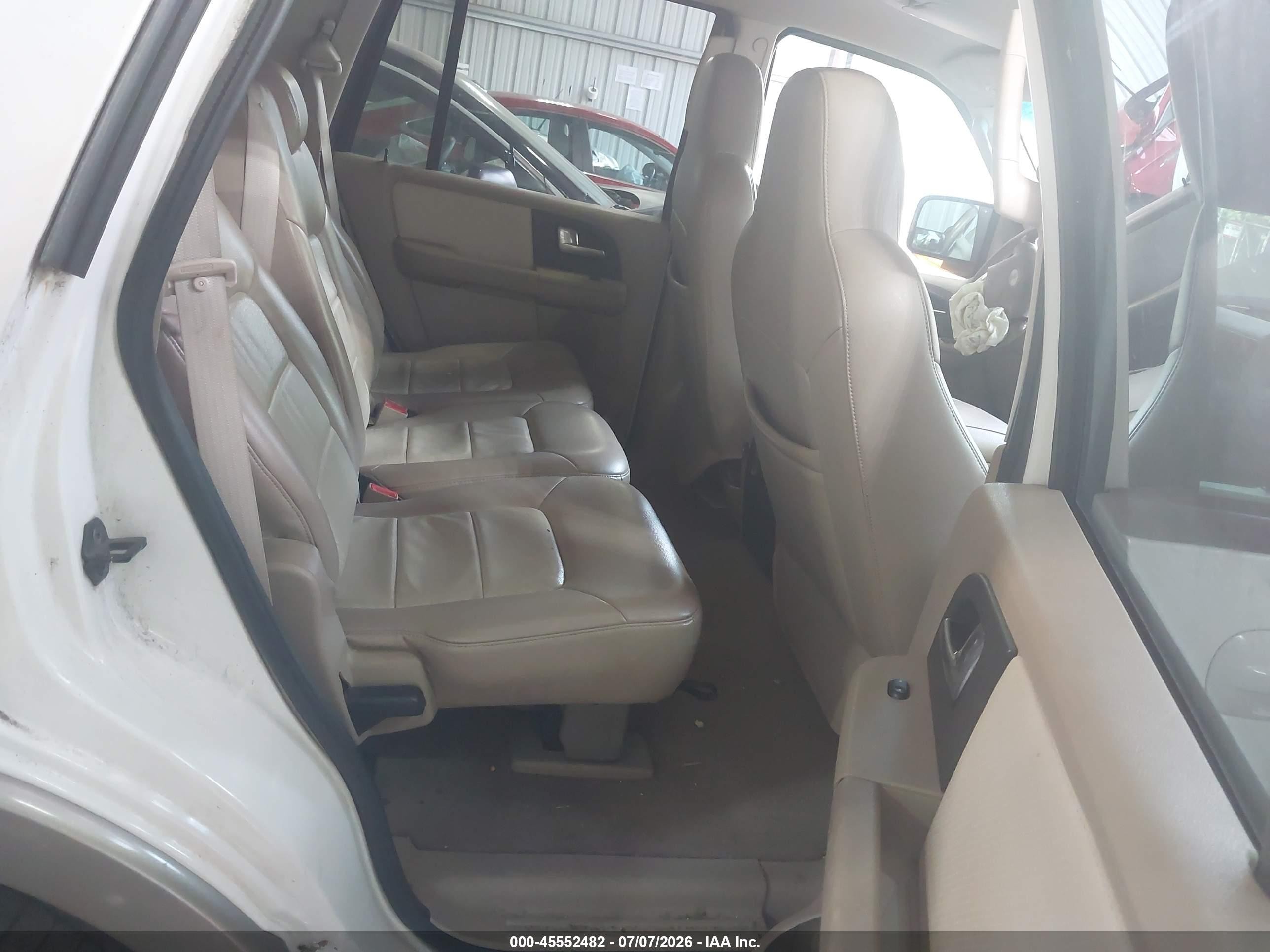 2004 Ford Expedition Eddie Bauer Белый vin: 1FMRU17W04LB14754