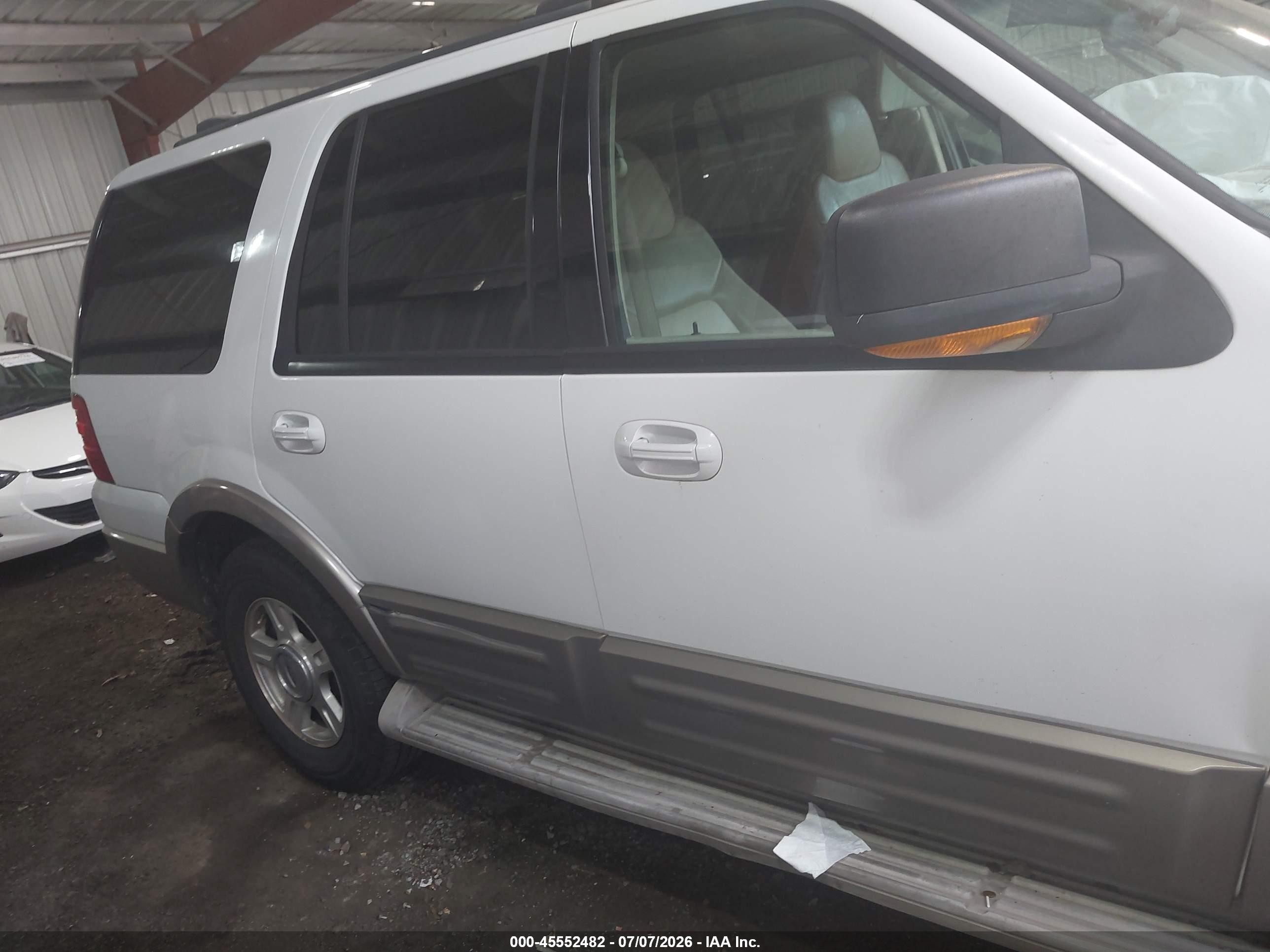 2004 Ford Expedition Eddie Bauer Белый vin: 1FMRU17W04LB14754