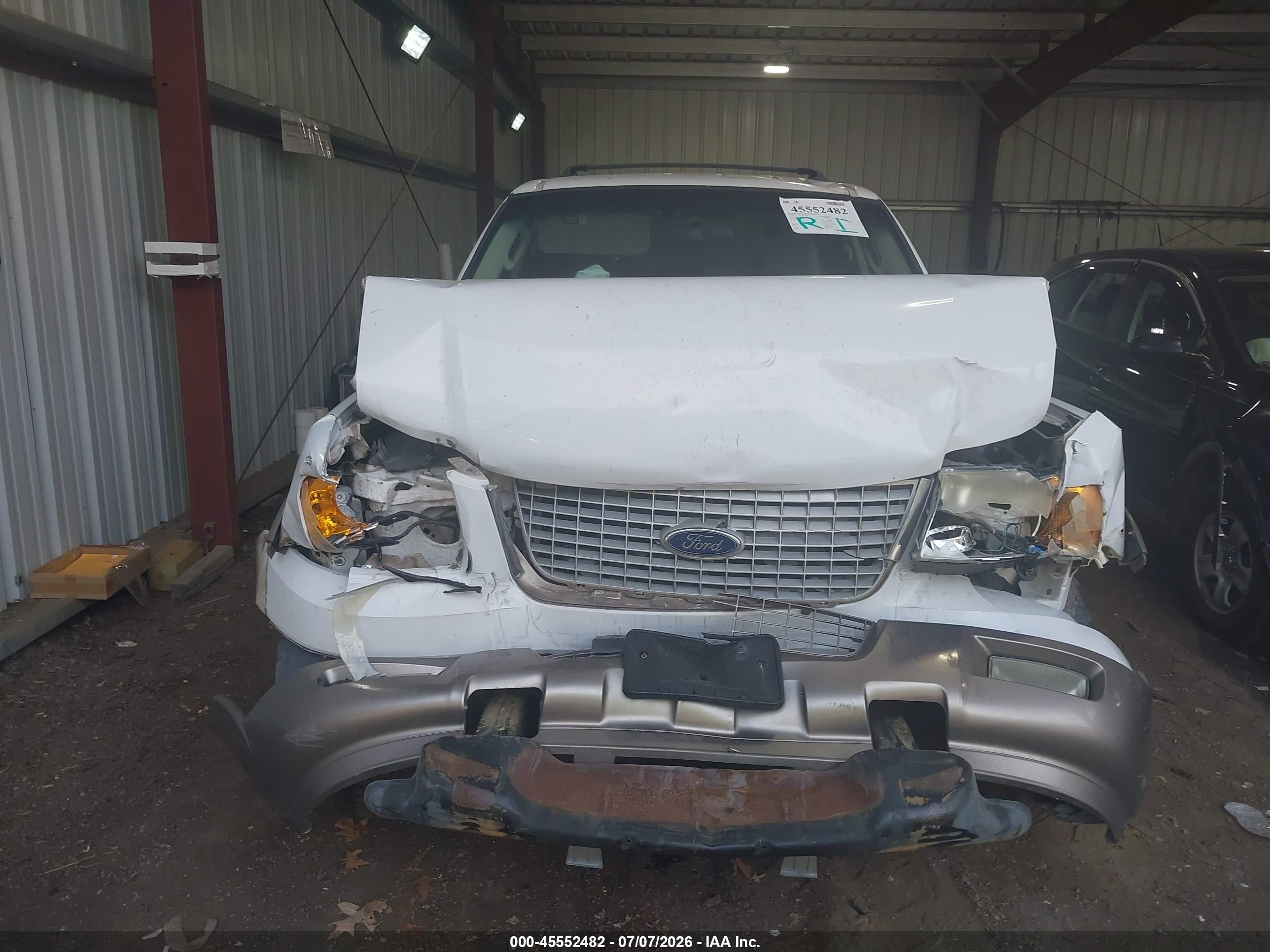 2004 Ford Expedition Eddie Bauer Белый vin: 1FMRU17W04LB14754