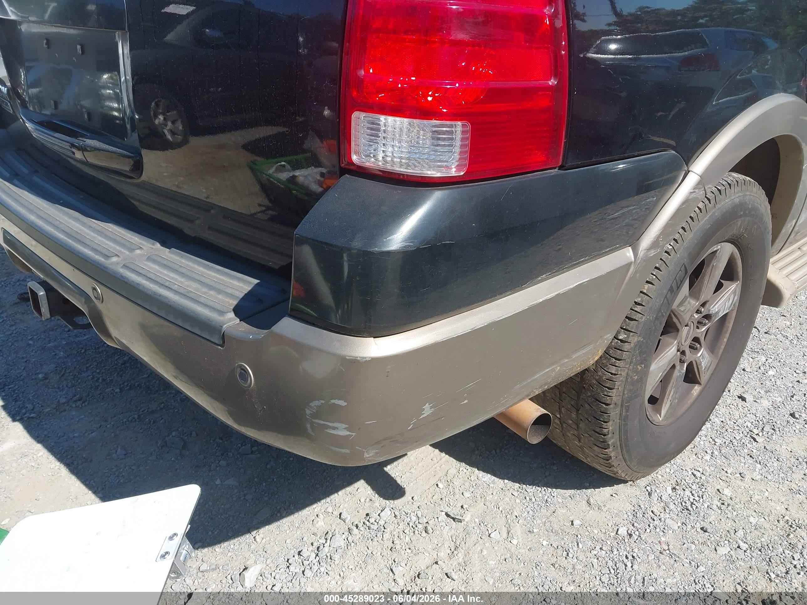 2004 Ford Expedition Eddie Bauer Black vin: 1FMRU17W34LB59168