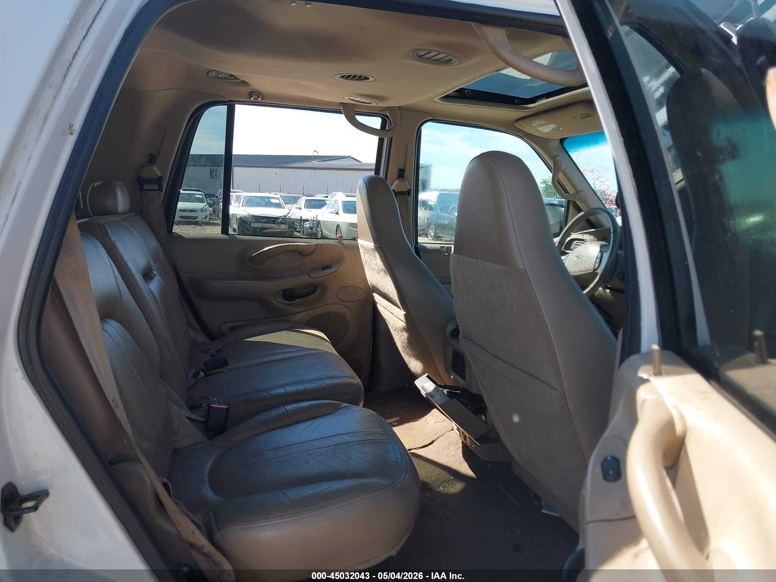 2002 Ford Expedition Eddie Bauer White vin: 1FMRU17W52LA81215