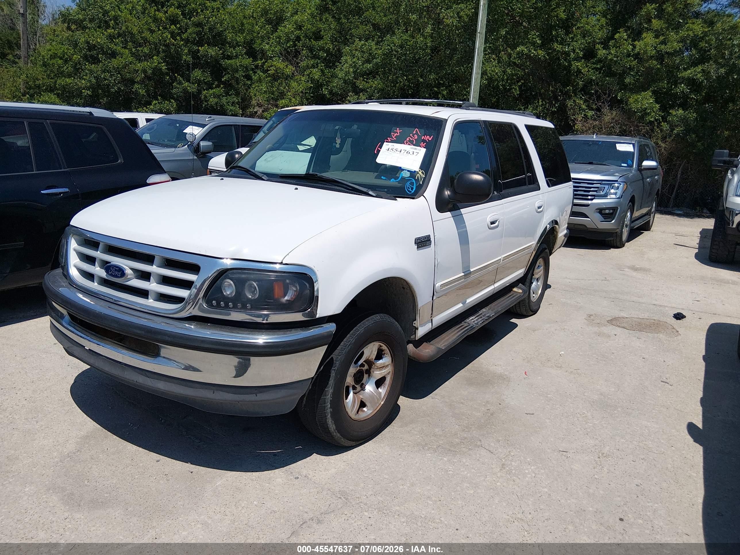 1999 Ford Expedition Xlt White vin: 1FMRU1867XLB99367