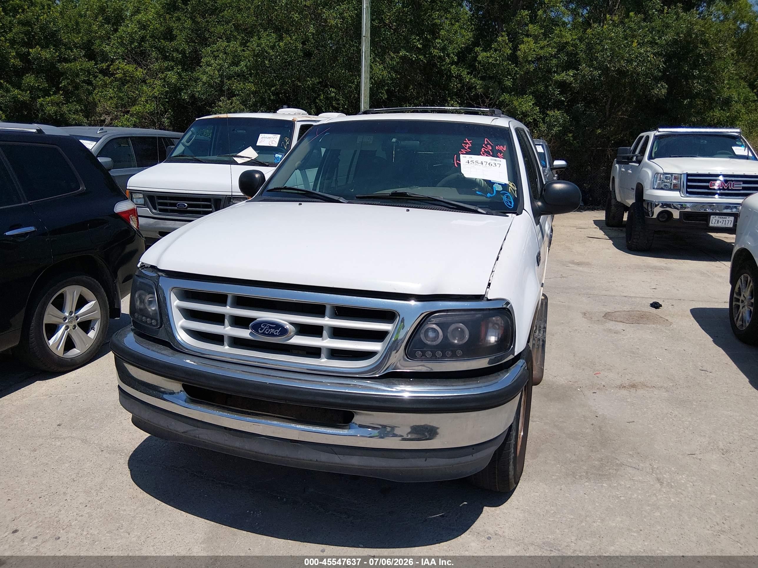 1999 Ford Expedition Xlt White vin: 1FMRU1867XLB99367