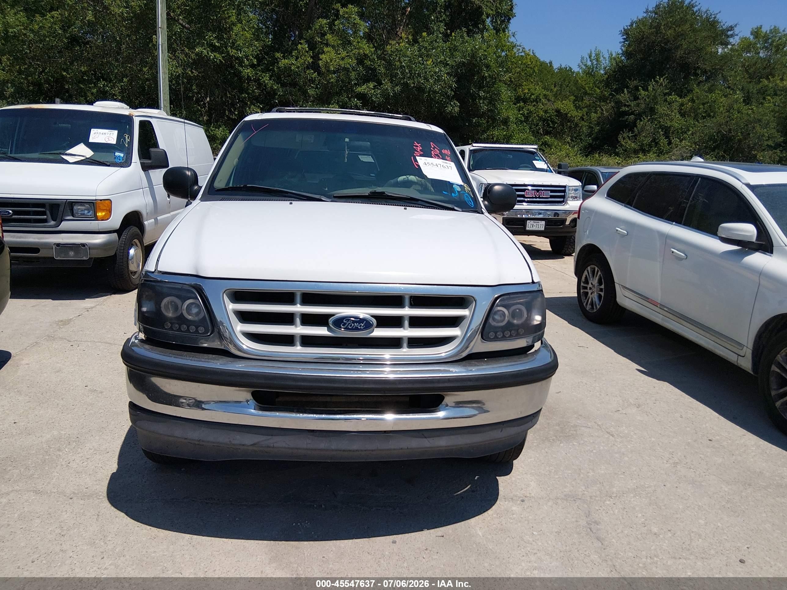 1999 Ford Expedition Xlt White vin: 1FMRU1867XLB99367