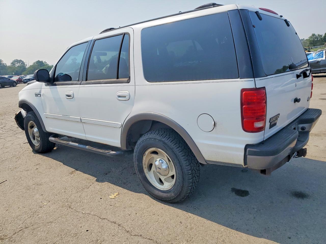1999 Ford Expedition Eddie Bauer Белый vin: 1FMRU1867XLC52097