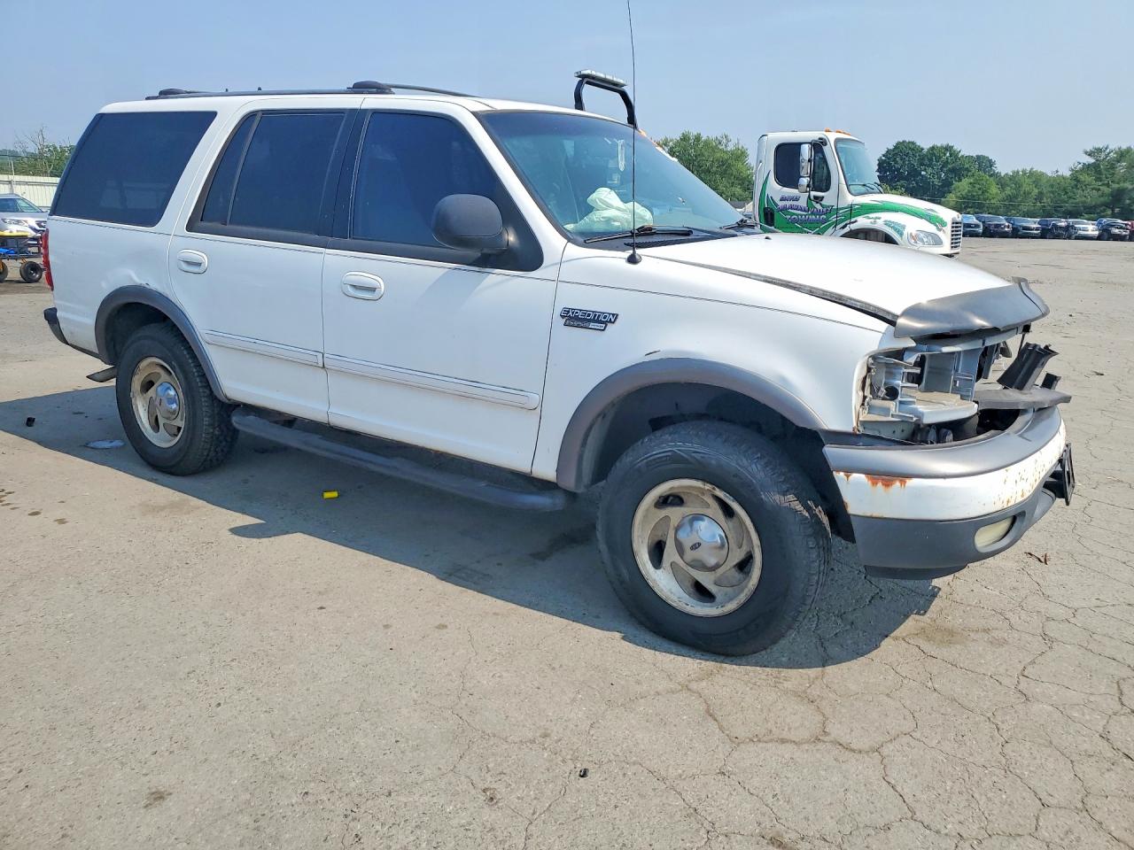1999 Ford Expedition Eddie Bauer Белый vin: 1FMRU1867XLC52097