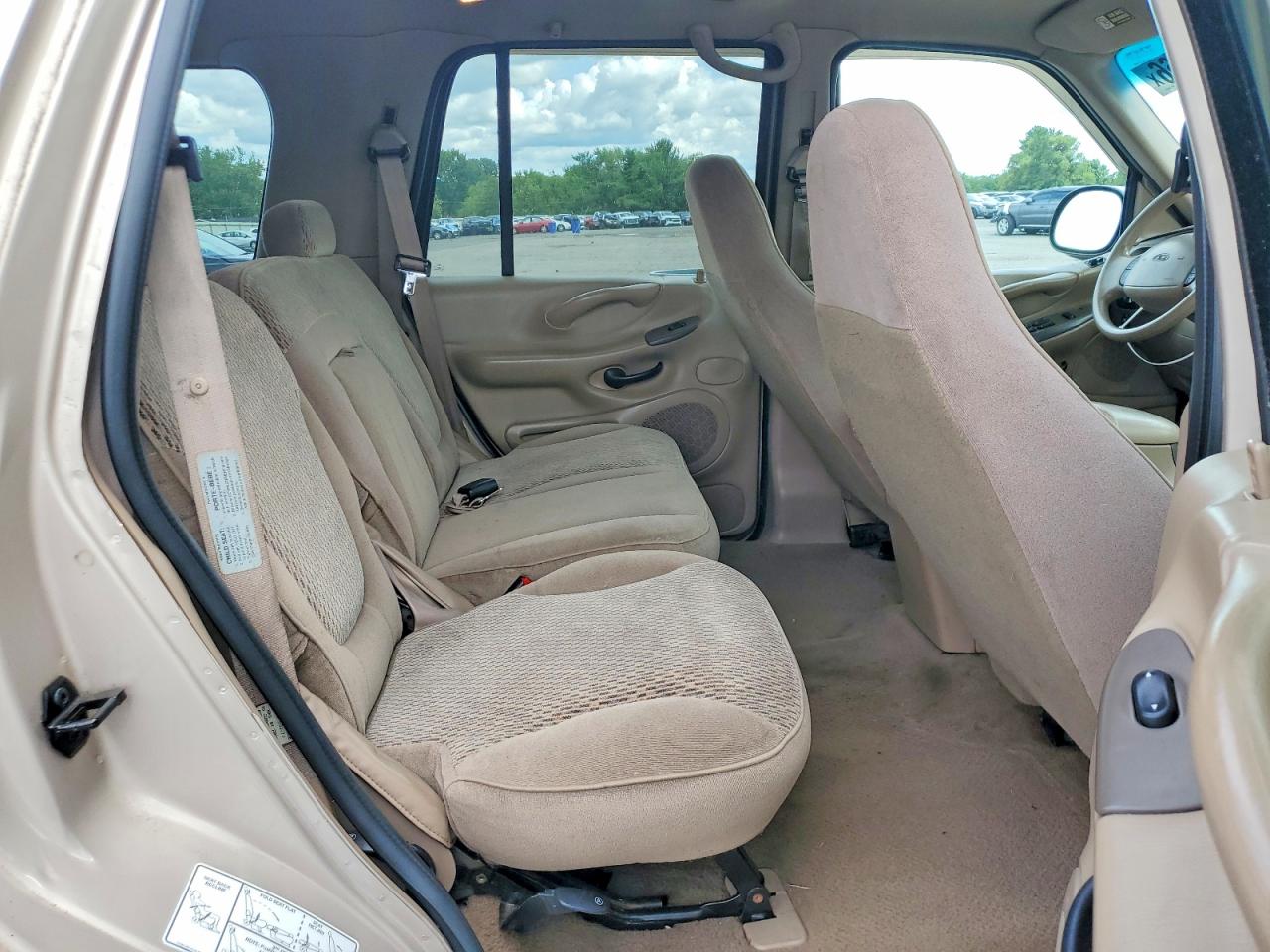 1998 Ford Expedition Beige vin: 1FMRU18W5WLA99816