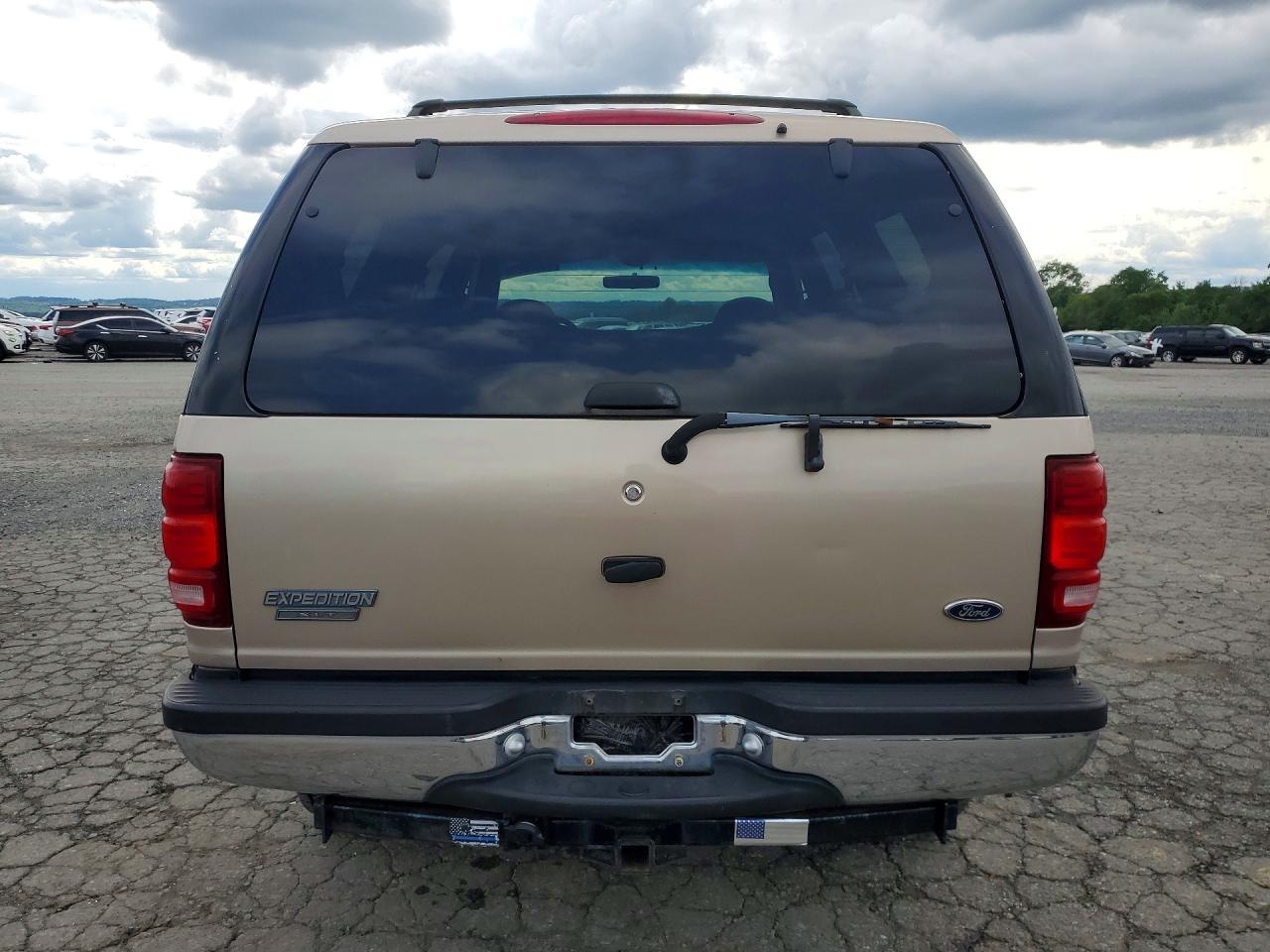 1998 Ford Expedition Beige vin: 1FMRU18W5WLA99816