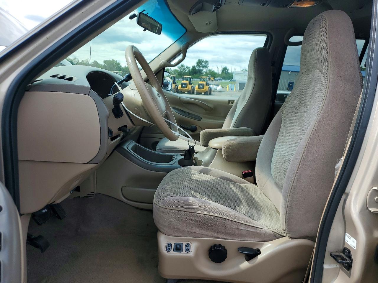 1998 Ford Expedition Beige vin: 1FMRU18W5WLA99816