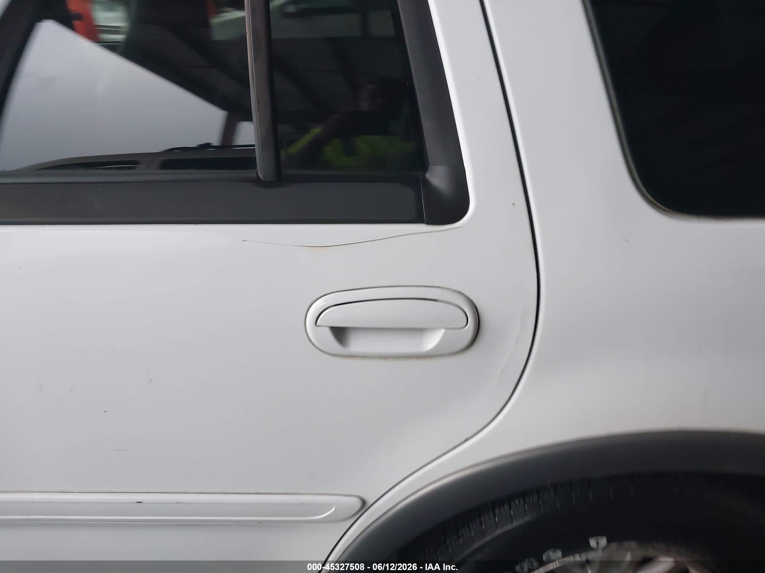 2002 Ford Expedition Eddie Bauer White vin: 1FMRU5L92LA32026