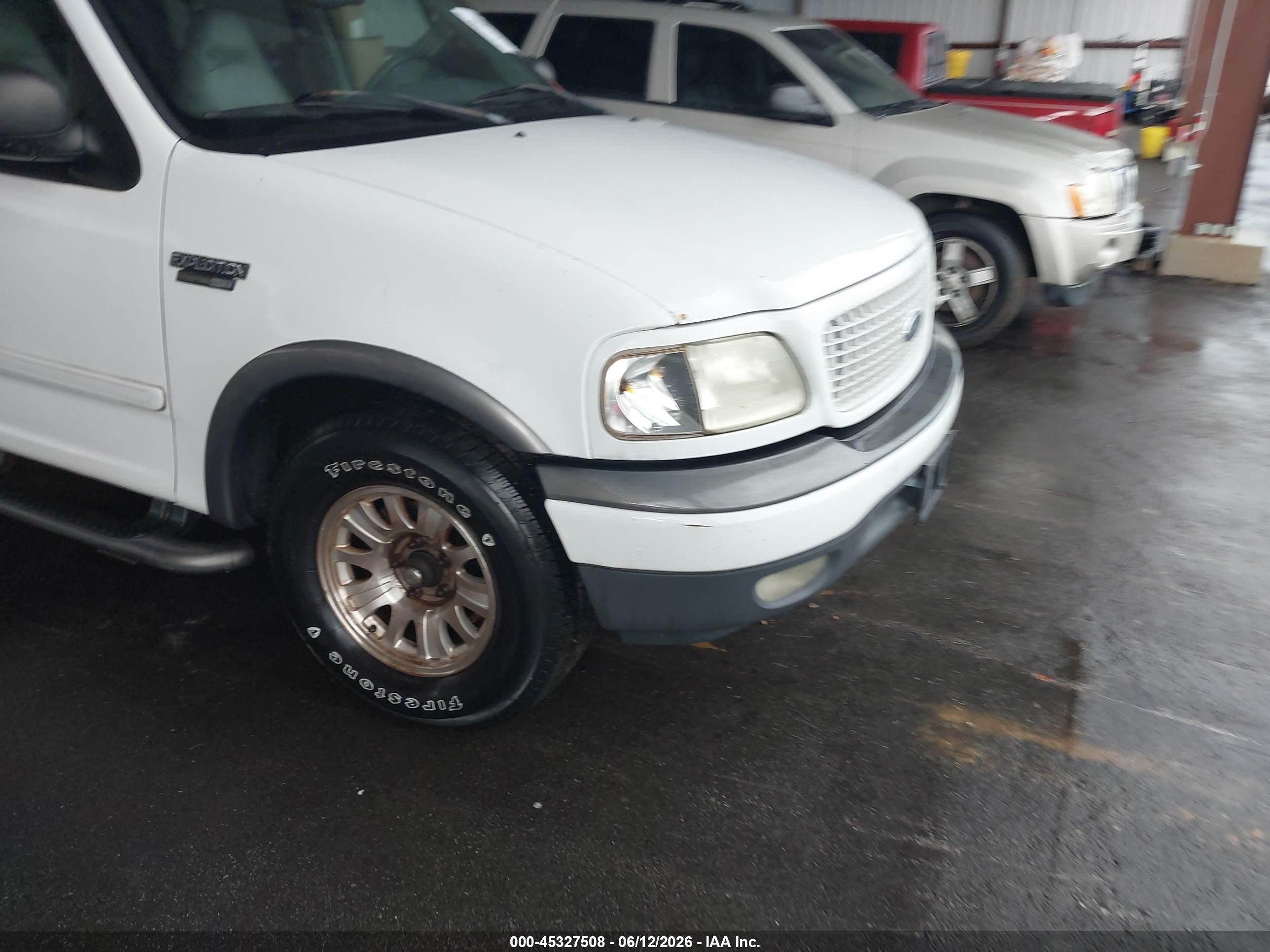 2002 Ford Expedition Eddie Bauer White vin: 1FMRU5L92LA32026