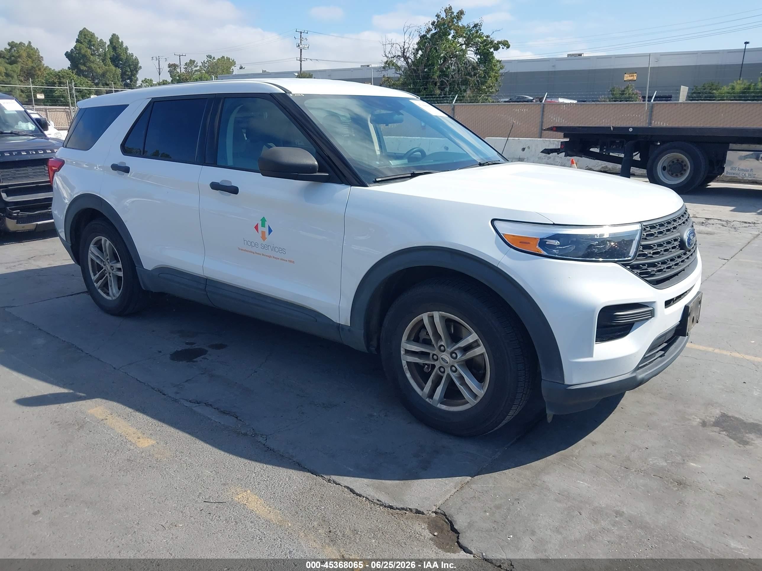 2022 Ford Explorer   White vin: 1FMSK7BH3NGA99714