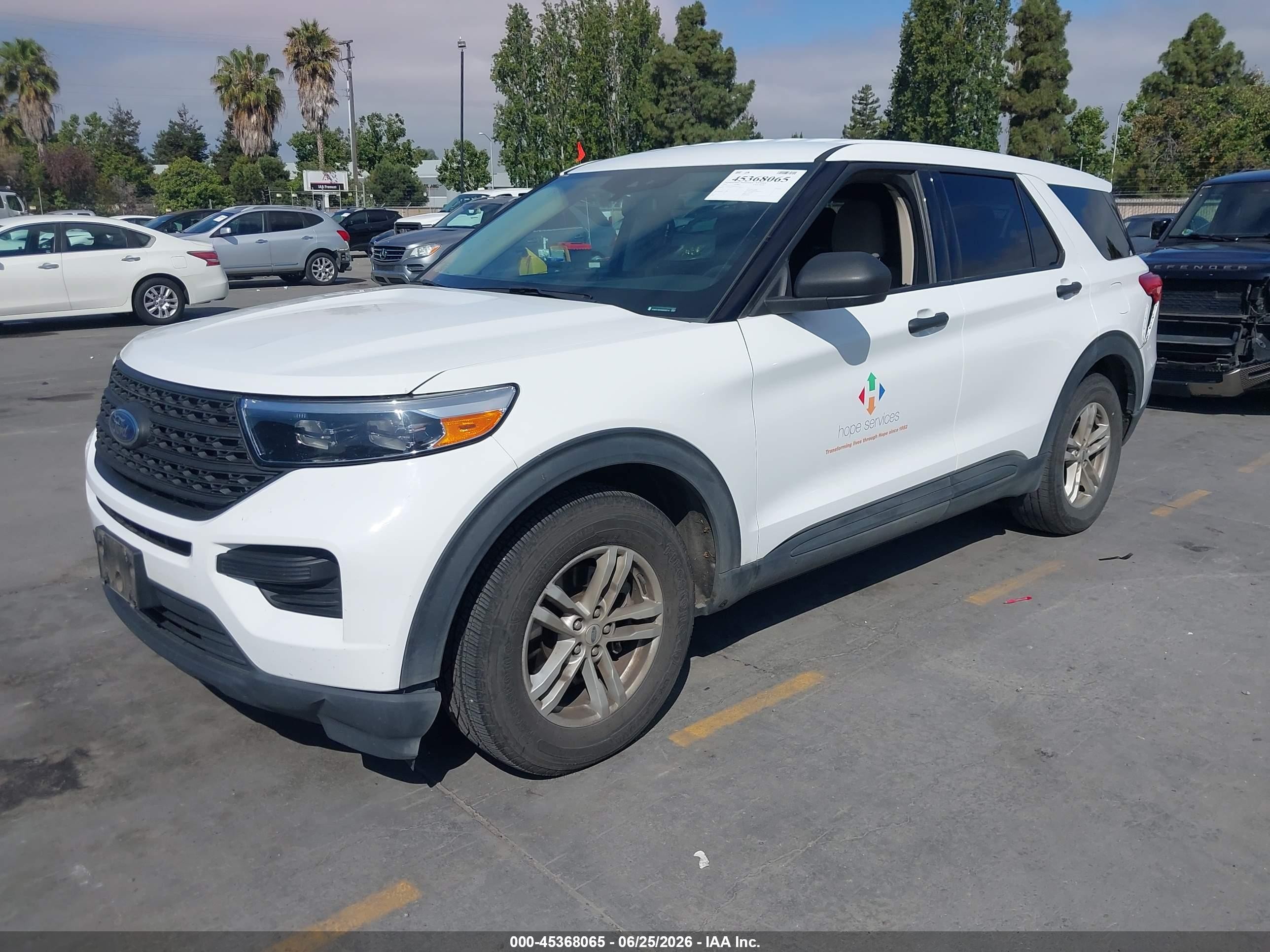 2022 Ford Explorer   White vin: 1FMSK7BH3NGA99714