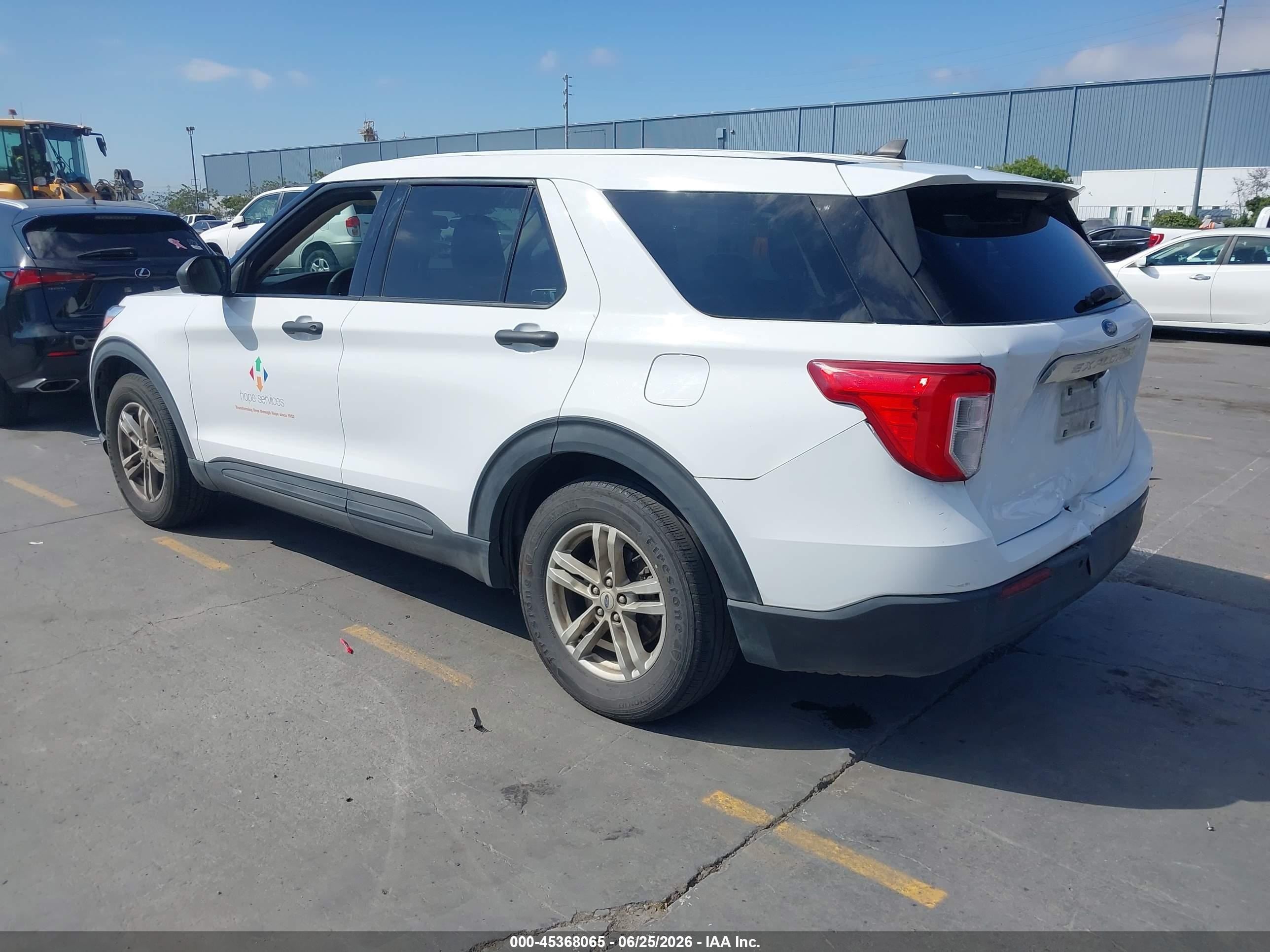 2022 Ford Explorer   White vin: 1FMSK7BH3NGA99714