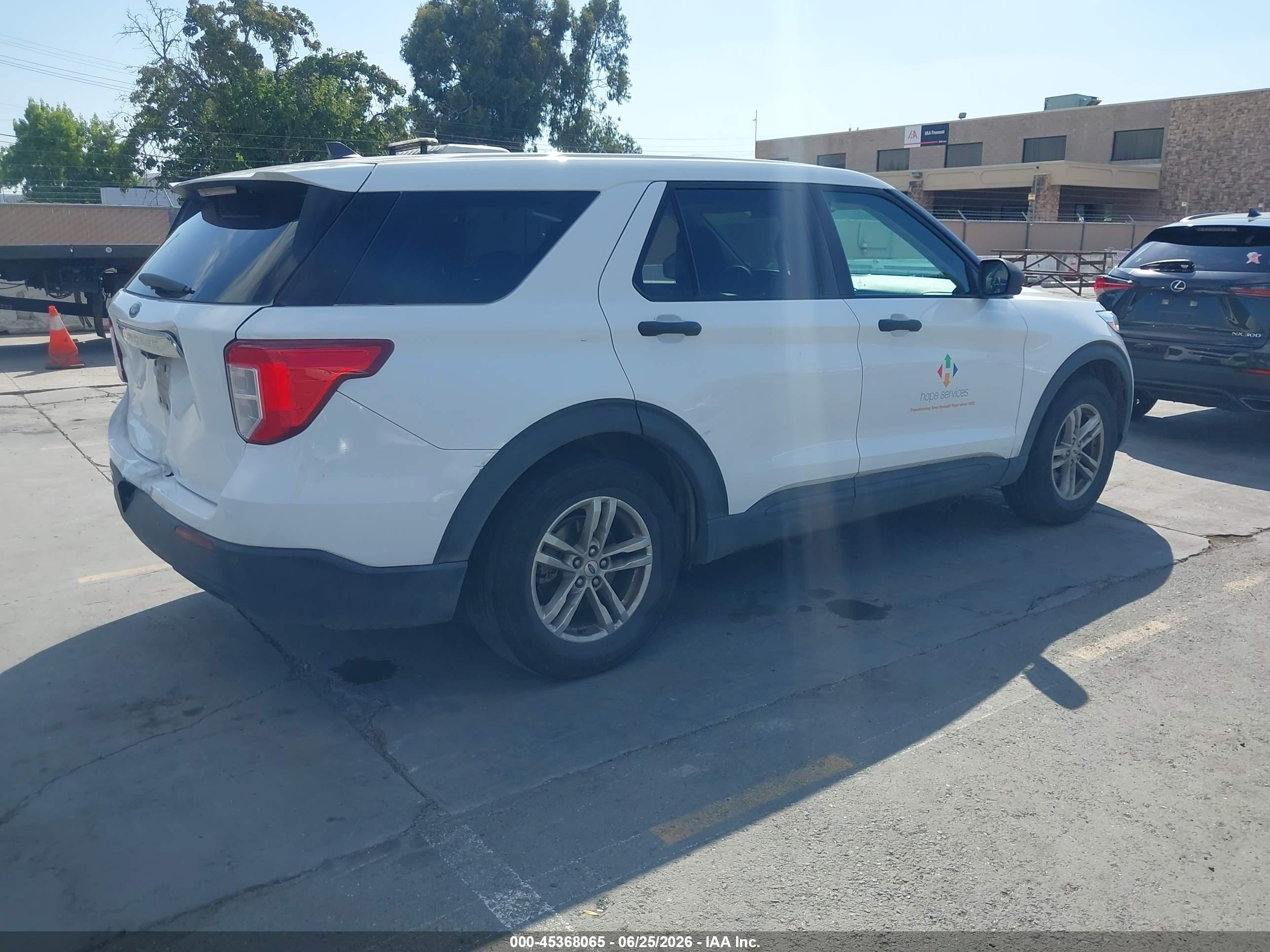 2022 Ford Explorer   White vin: 1FMSK7BH3NGA99714