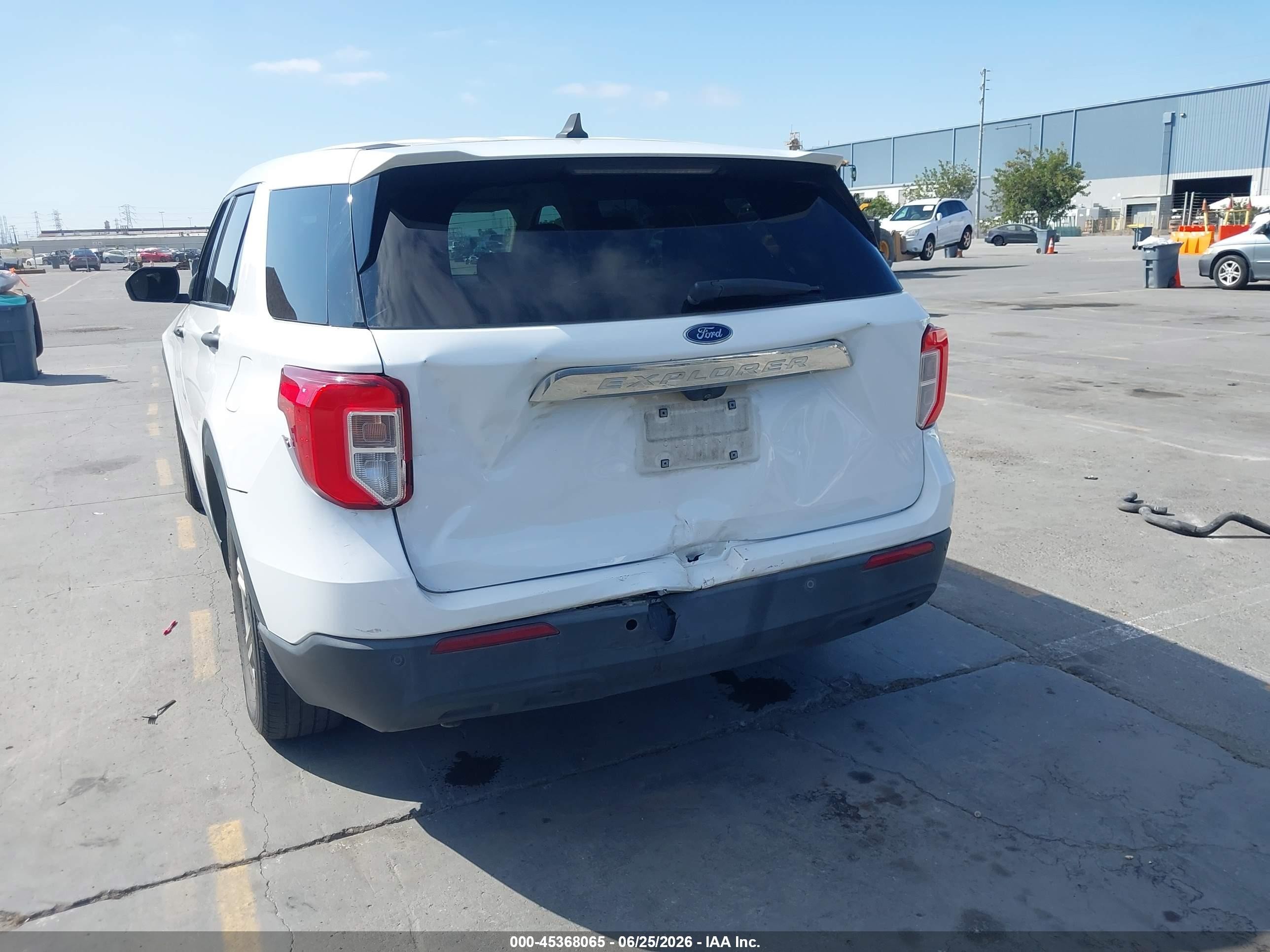 2022 Ford Explorer   White vin: 1FMSK7BH3NGA99714
