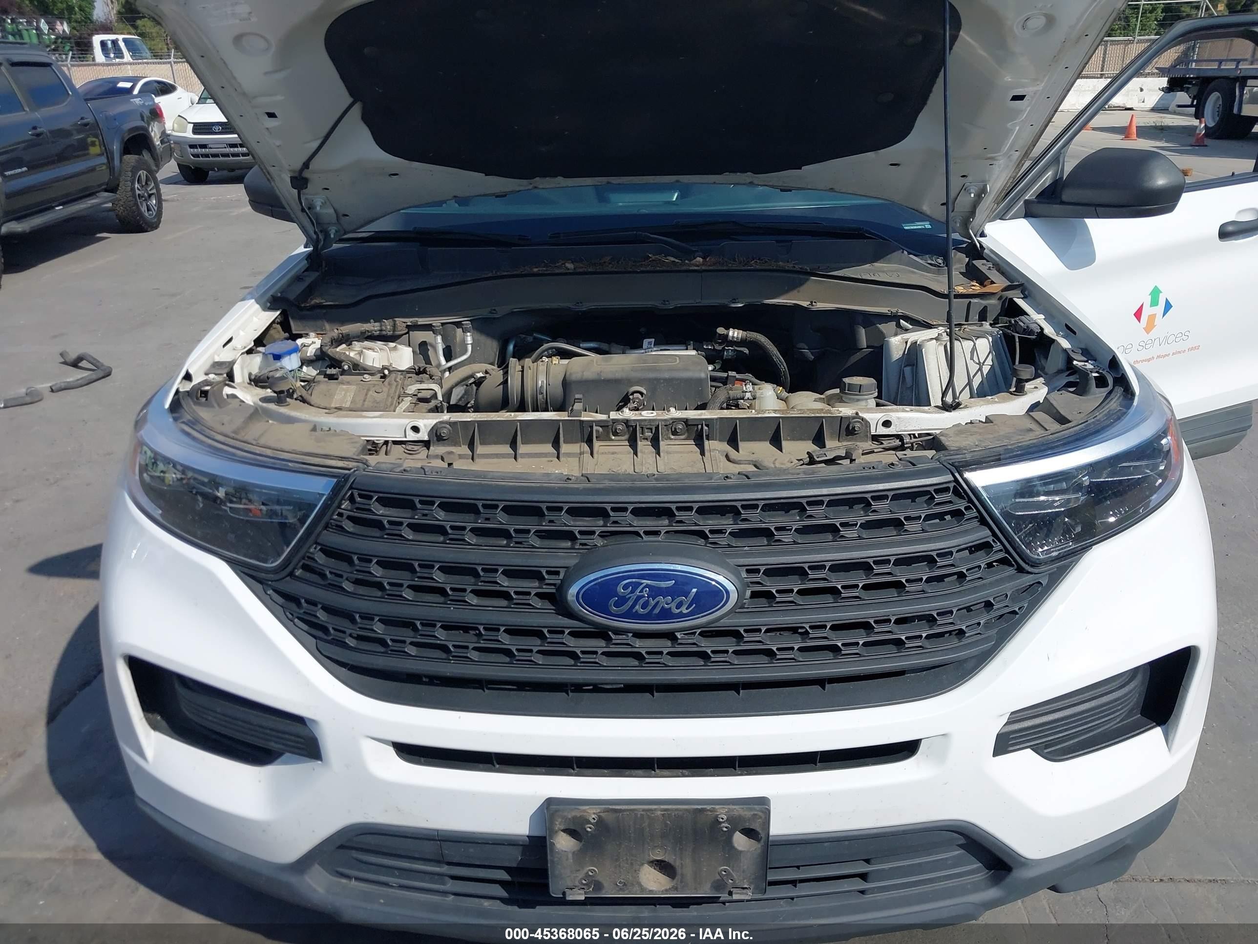 2022 Ford Explorer   White vin: 1FMSK7BH3NGA99714