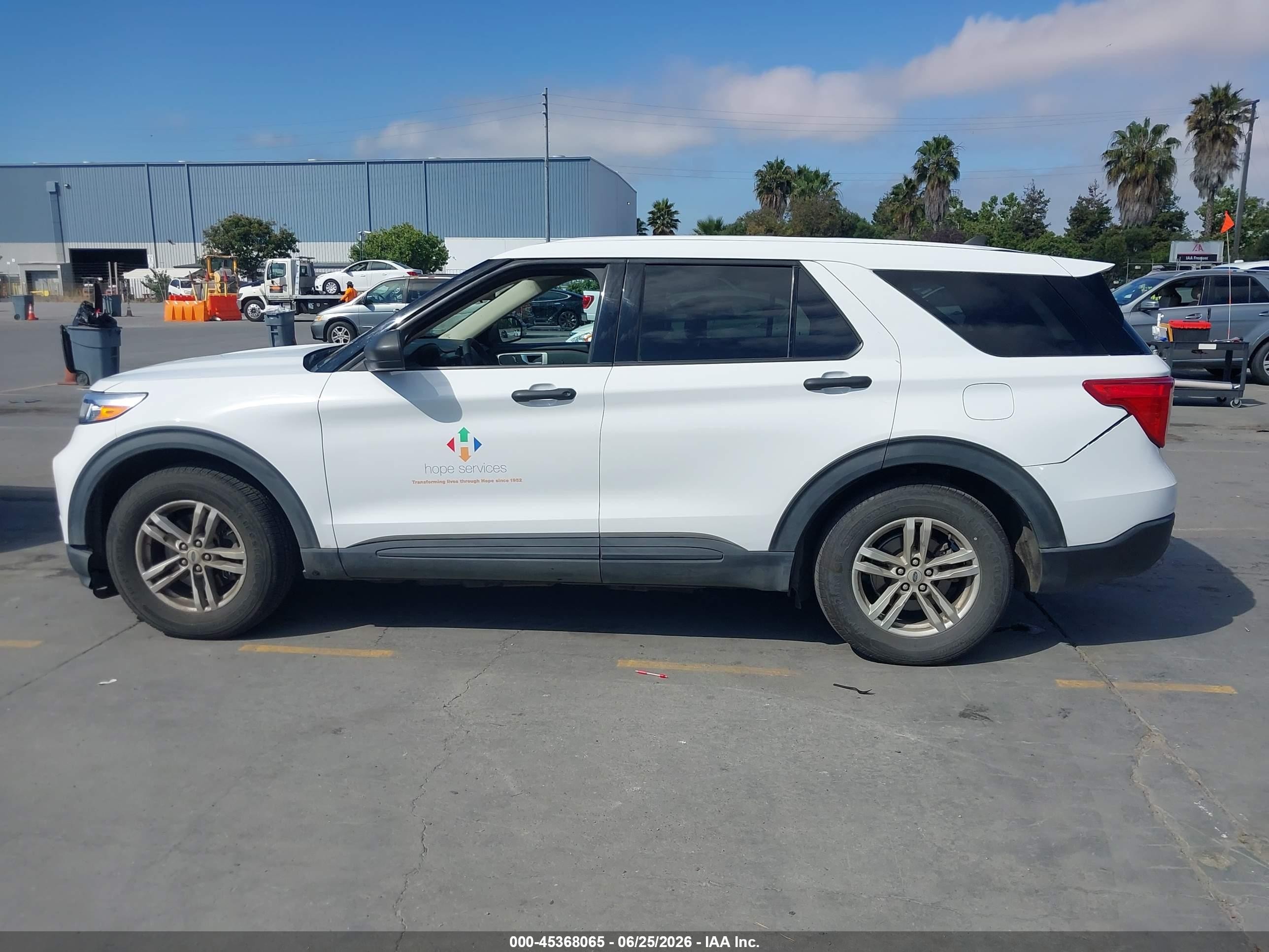 2022 Ford Explorer   White vin: 1FMSK7BH3NGA99714