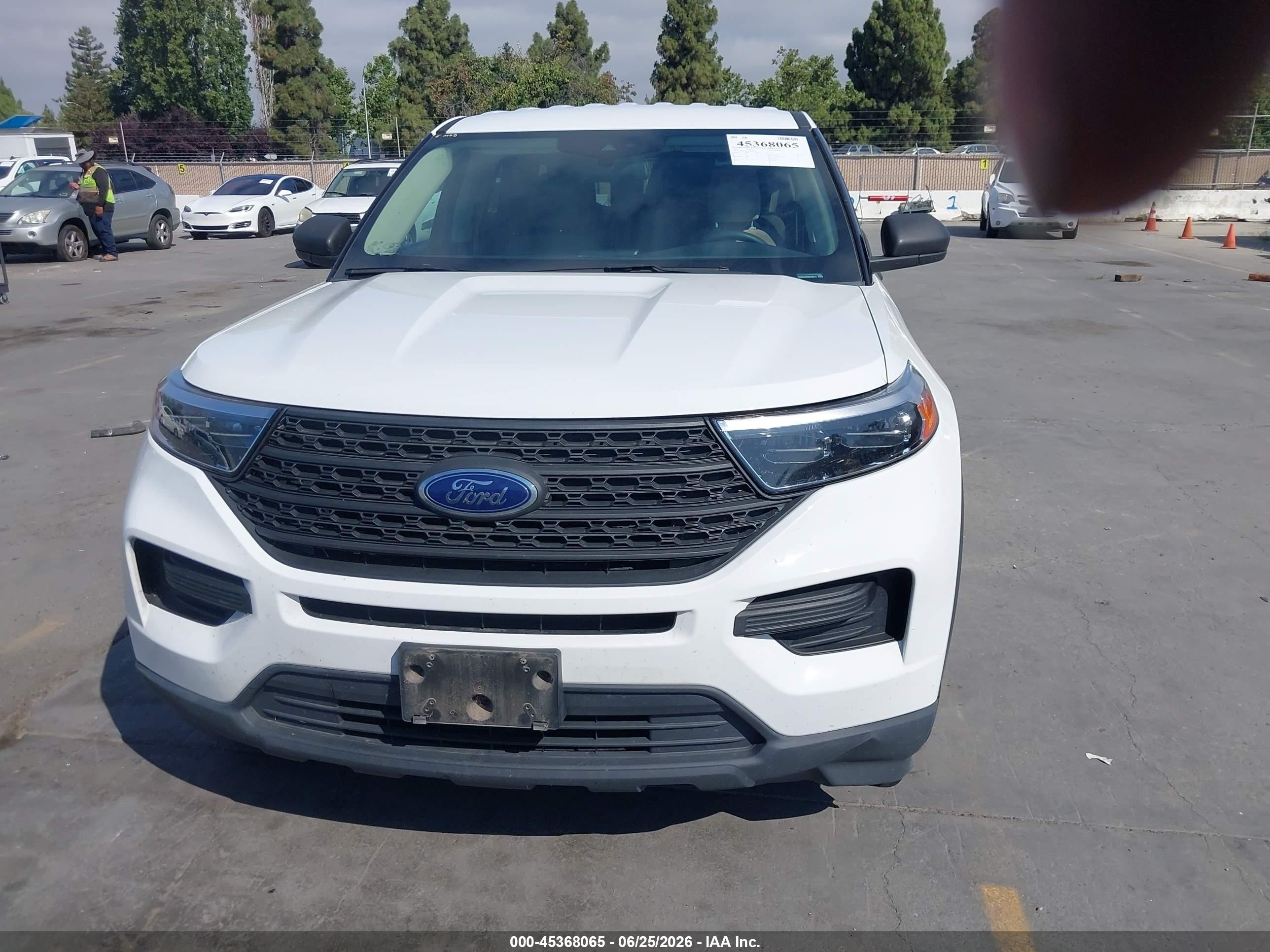 2022 Ford Explorer   White vin: 1FMSK7BH3NGA99714