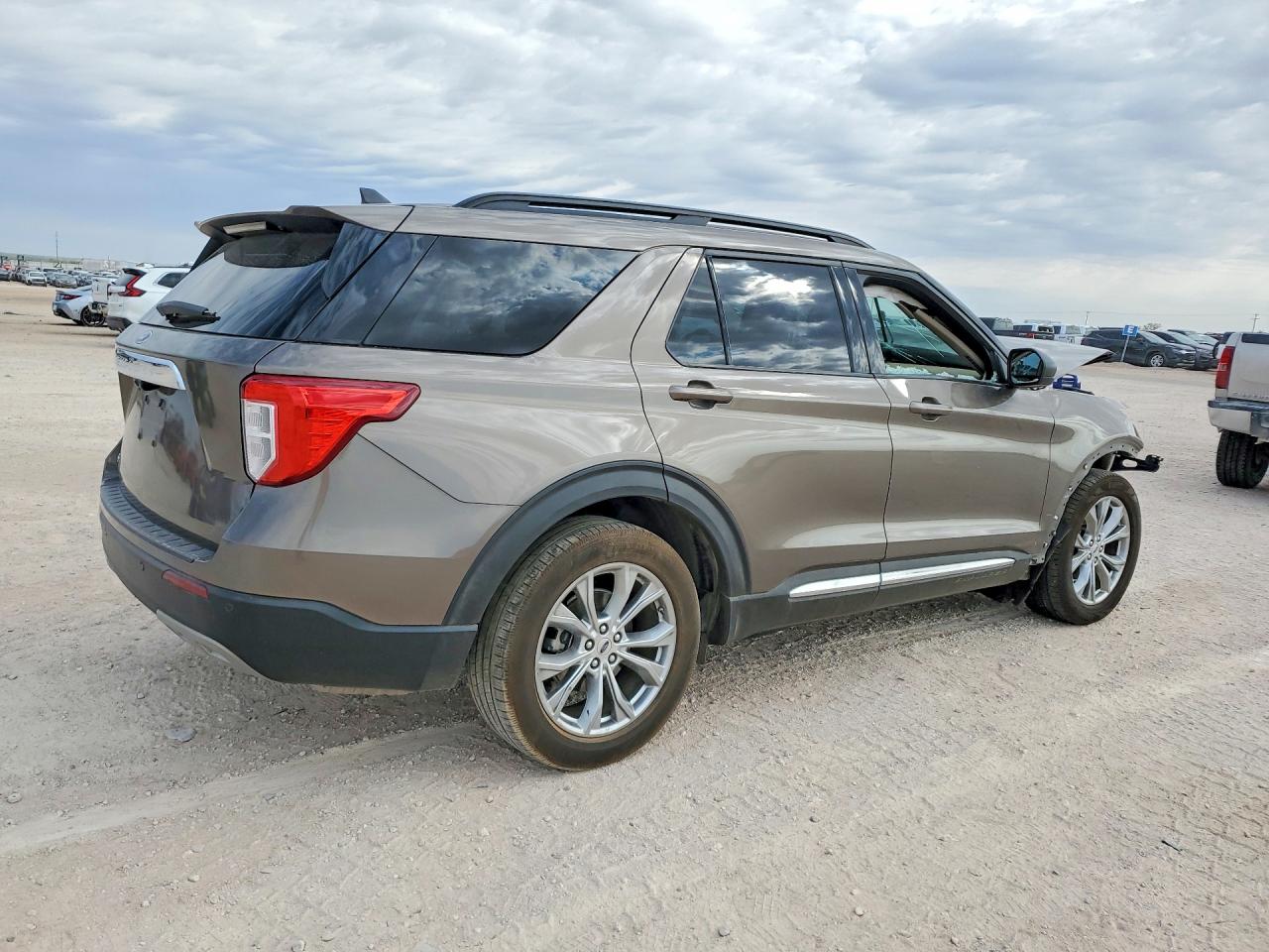 2021 Ford Explorer Xlt Brown vin: 1FMSK7DH0MGA71140
