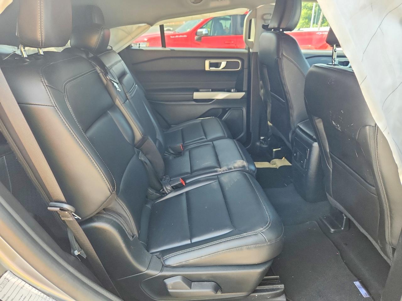 2024 Ford Explorer Xlt Silver vin: 1FMSK7DH0RGA03167