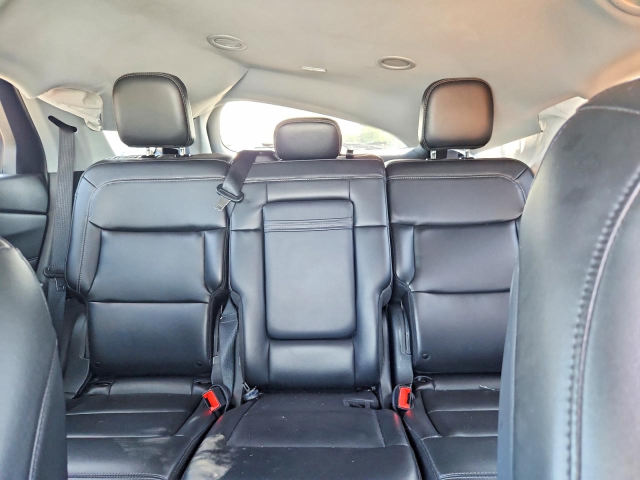 2024 Ford Explorer Xlt Silver vin: 1FMSK7DH0RGA03167