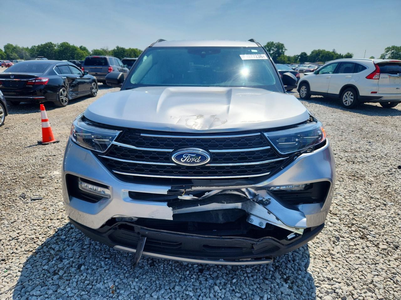 2024 Ford Explorer Xlt Silver vin: 1FMSK7DH0RGA03167