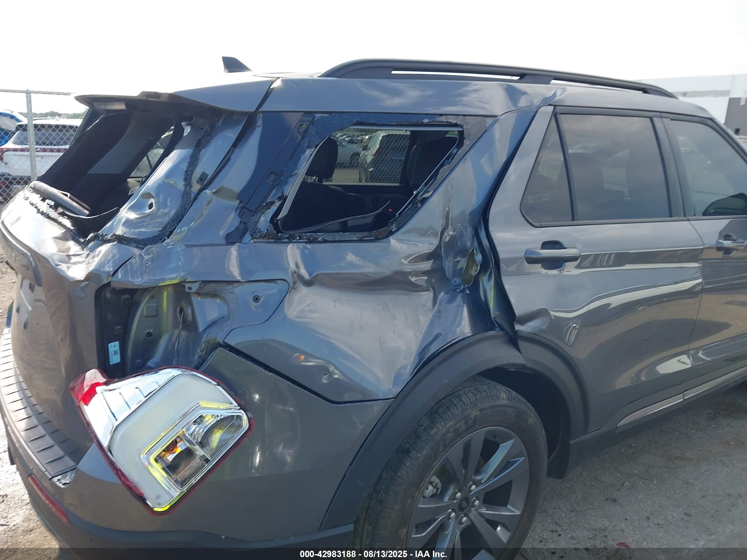 2024 Ford Explorer Xlt Серый vin: 1FMSK7DH0RGA14704