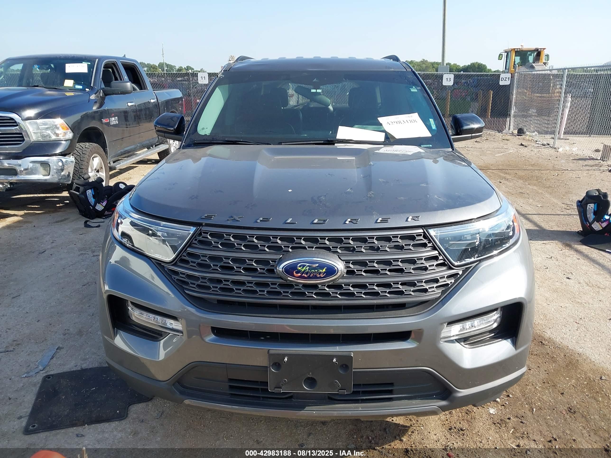2024 Ford Explorer Xlt Серый vin: 1FMSK7DH0RGA14704