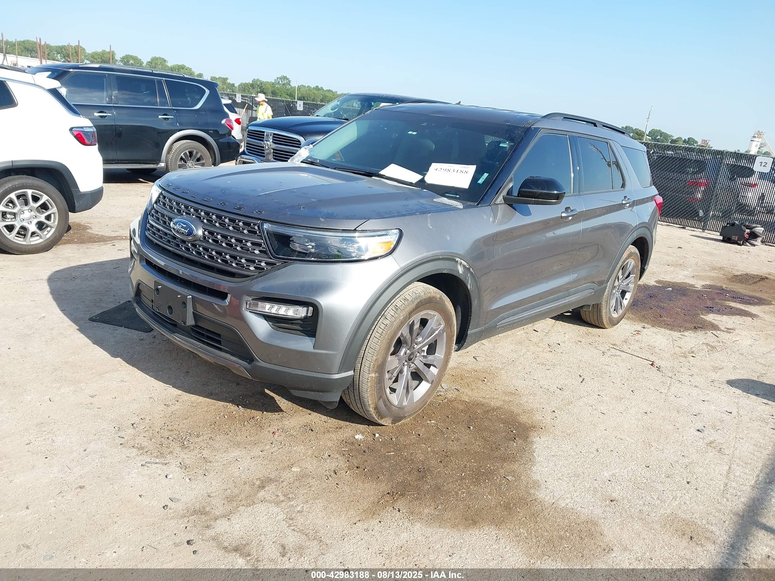 2024 Ford Explorer Xlt Серый vin: 1FMSK7DH0RGA14704