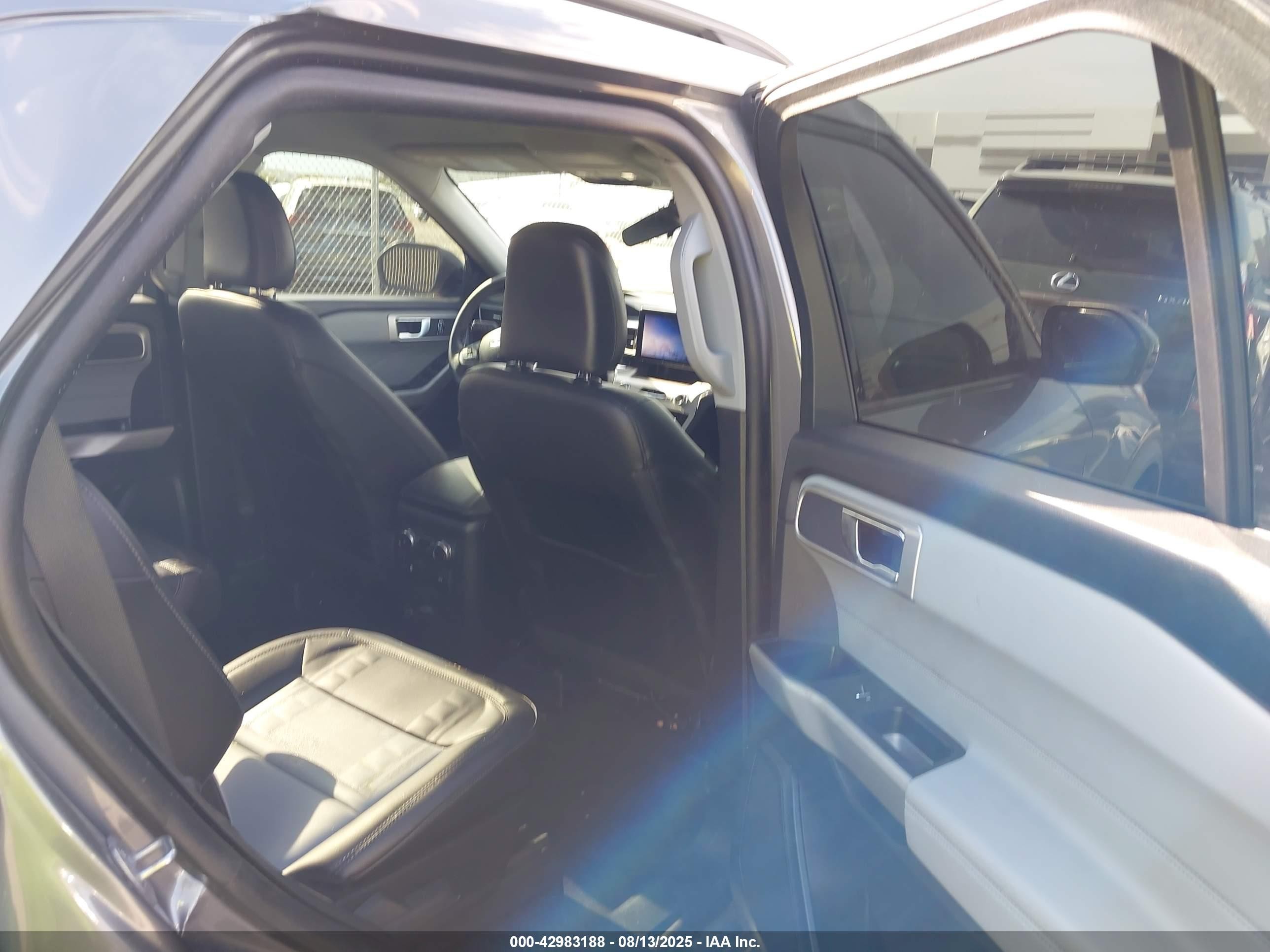 2024 Ford Explorer Xlt Серый vin: 1FMSK7DH0RGA14704