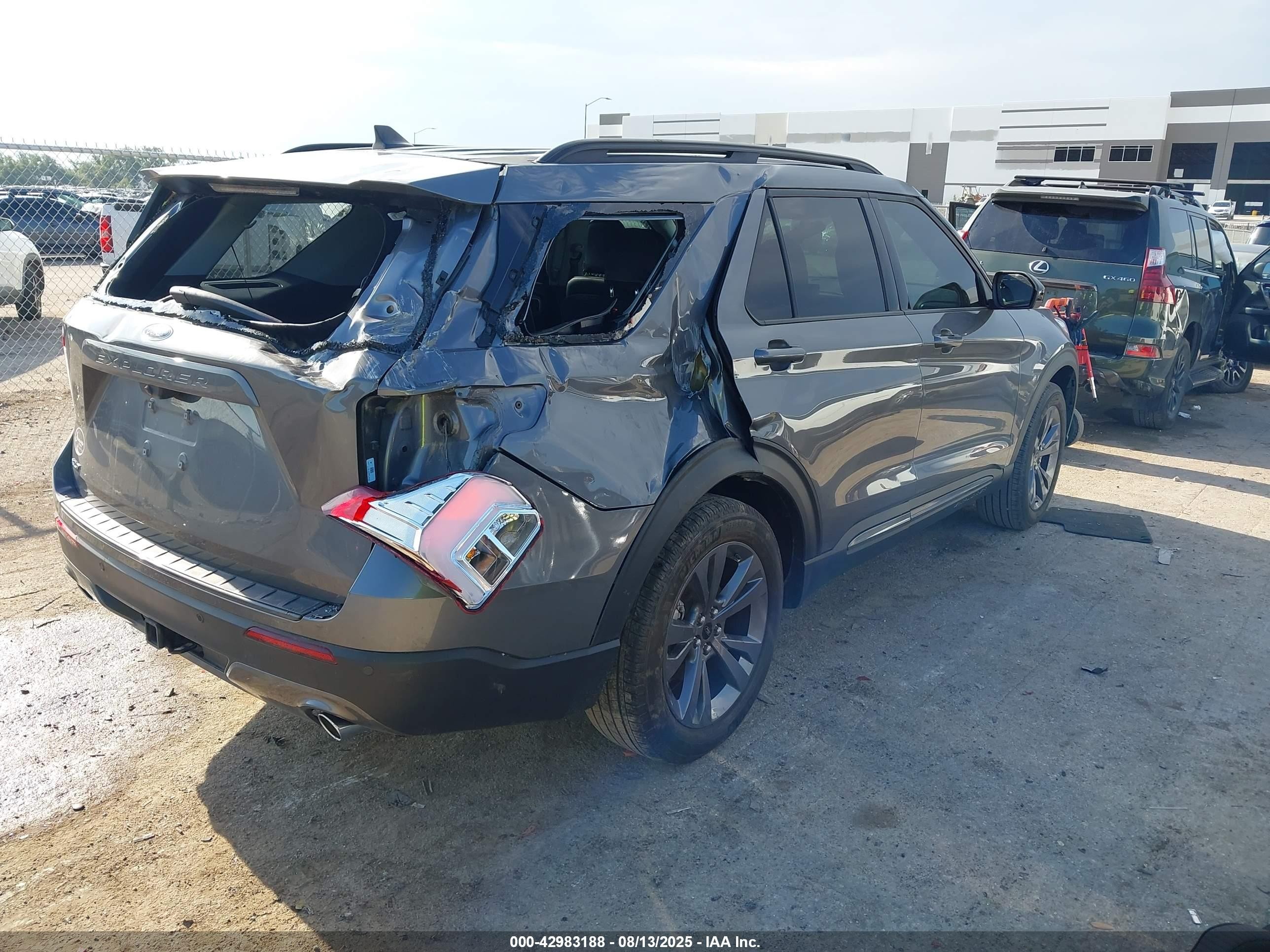 2024 Ford Explorer Xlt Серый vin: 1FMSK7DH0RGA14704