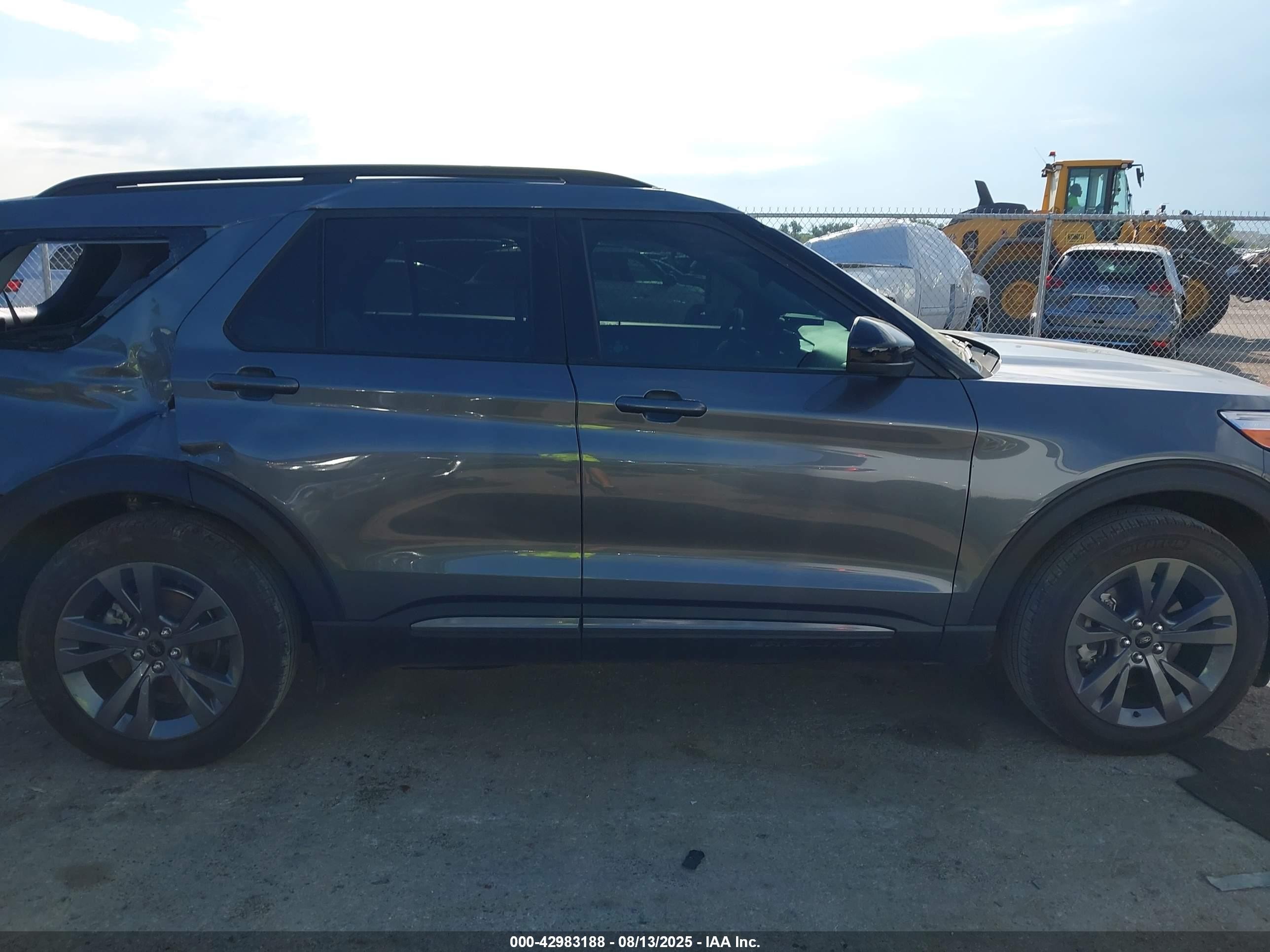 2024 Ford Explorer Xlt Серый vin: 1FMSK7DH0RGA14704