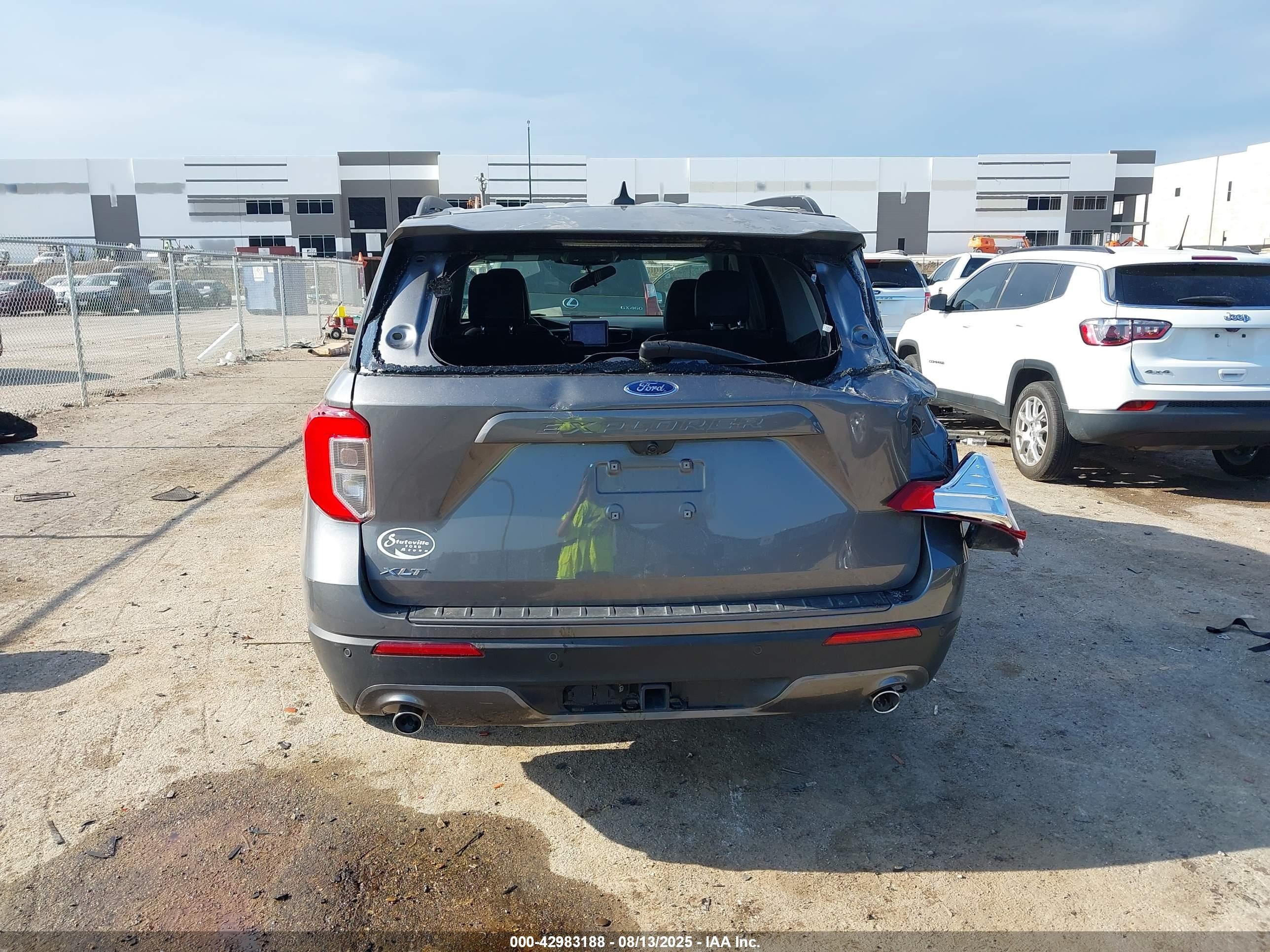 2024 Ford Explorer Xlt Серый vin: 1FMSK7DH0RGA14704
