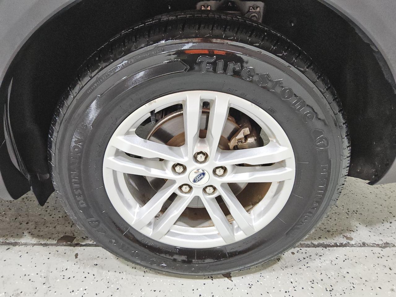 2021 Ford Explorer Xlt White vin: 1FMSK7DH1MGA12369 Damage: Left Rear Wheel, Curb Rash, 1 To 2 Inches