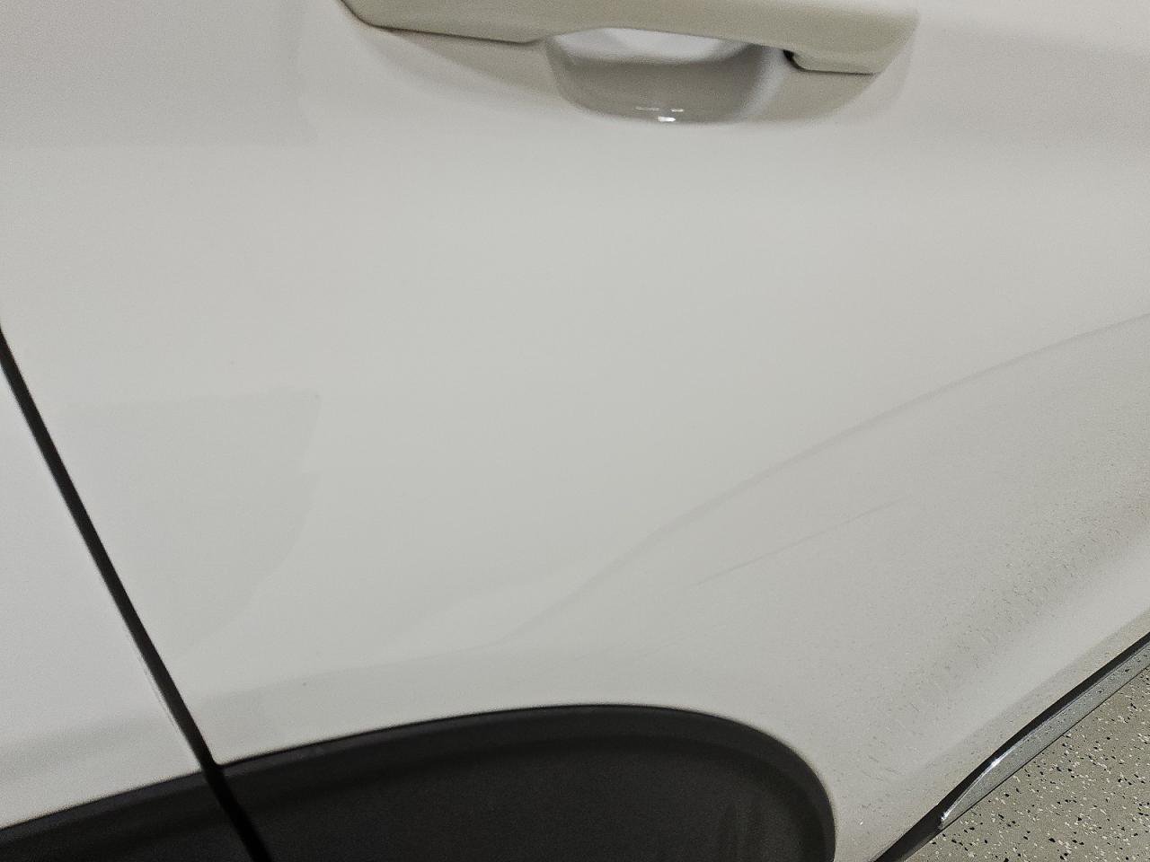 2021 Ford Explorer Xlt White vin: 1FMSK7DH1MGA12369 Damage: Right Rear Door, Dent(S) W/ Paint Dmg, 4 To 5 Inches