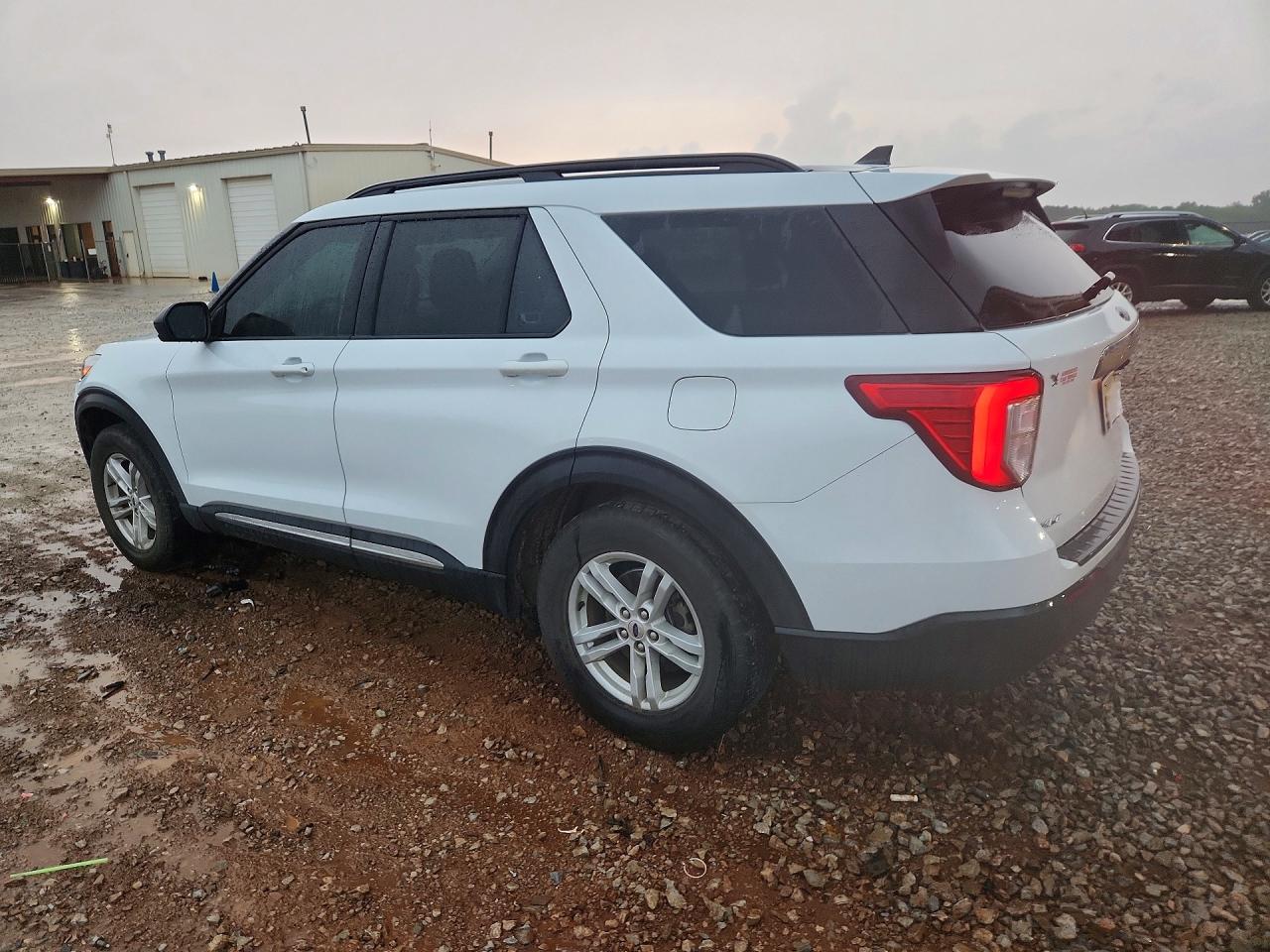 2021 Ford Explorer Xlt White vin: 1FMSK7DH1MGA77190