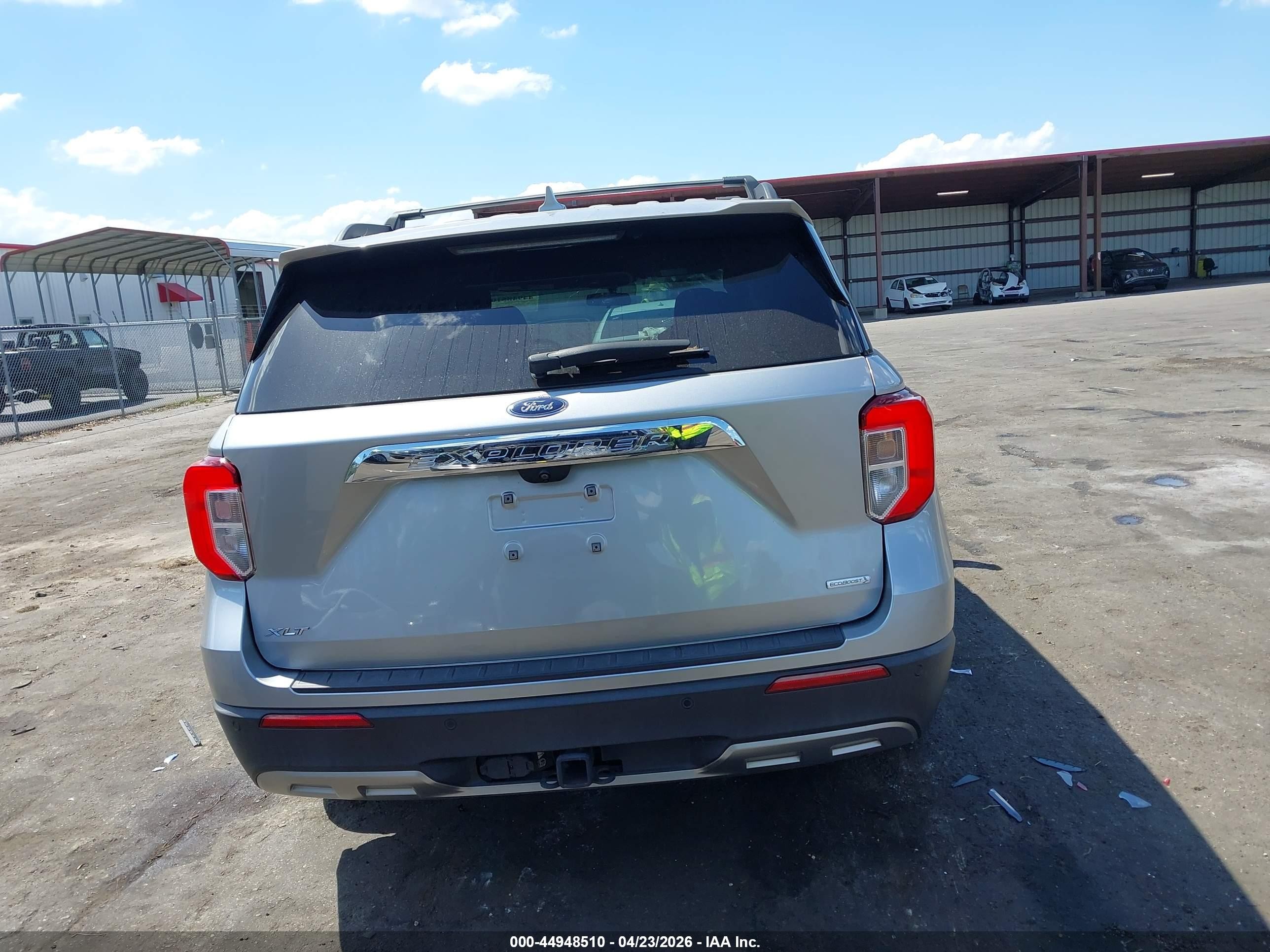 2020 Ford Explorer Xlt Серебряный vin: 1FMSK7DH2LGB19171