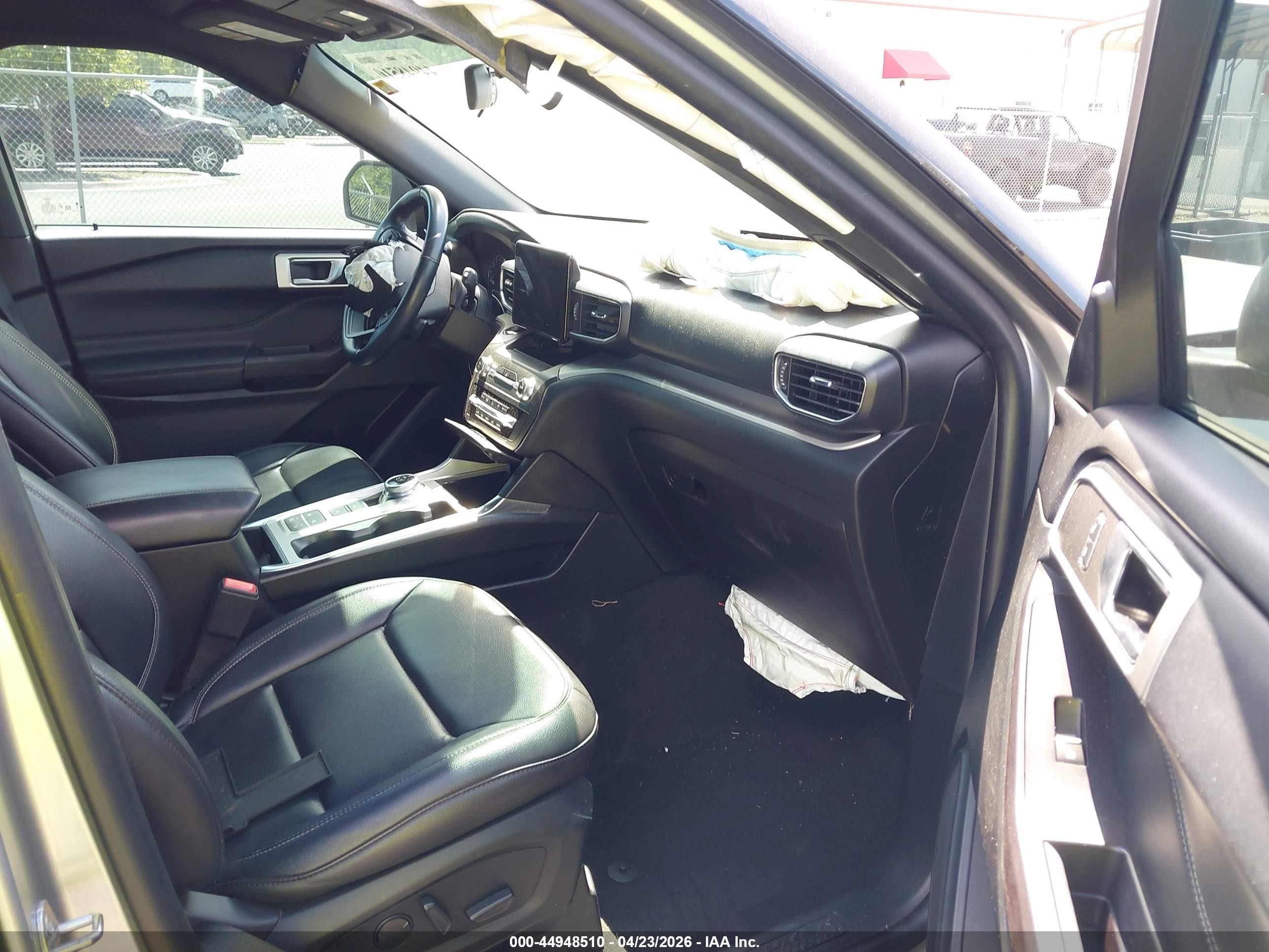 2020 Ford Explorer Xlt Серебряный vin: 1FMSK7DH2LGB19171