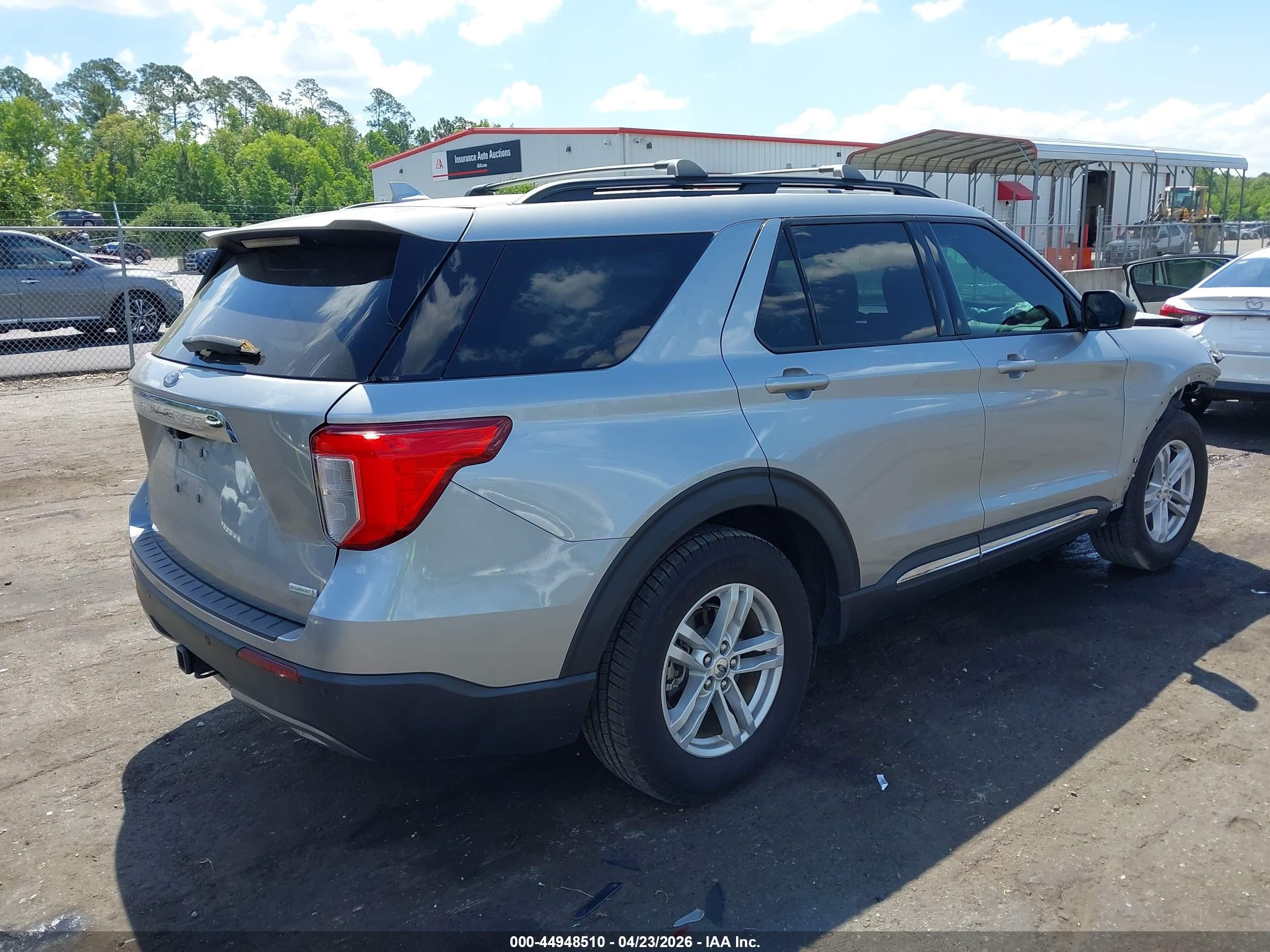 2020 Ford Explorer Xlt Серебряный vin: 1FMSK7DH2LGB19171