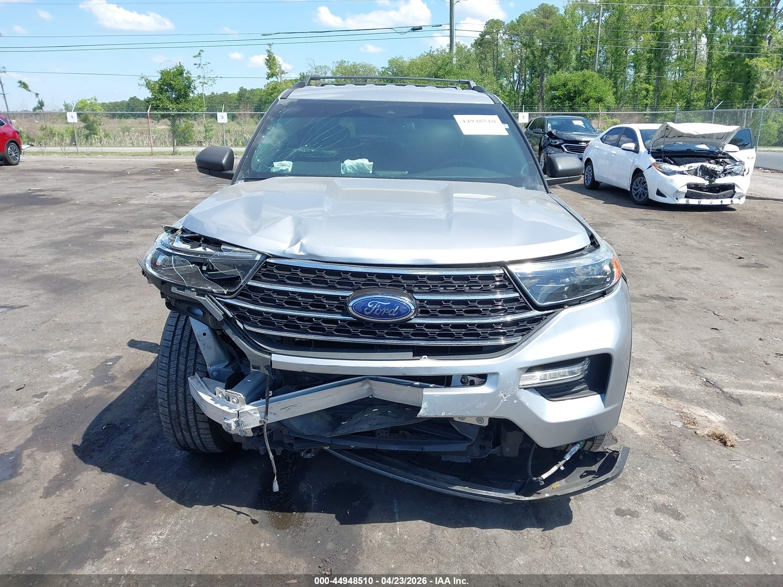 2020 Ford Explorer Xlt Серебряный vin: 1FMSK7DH2LGB19171