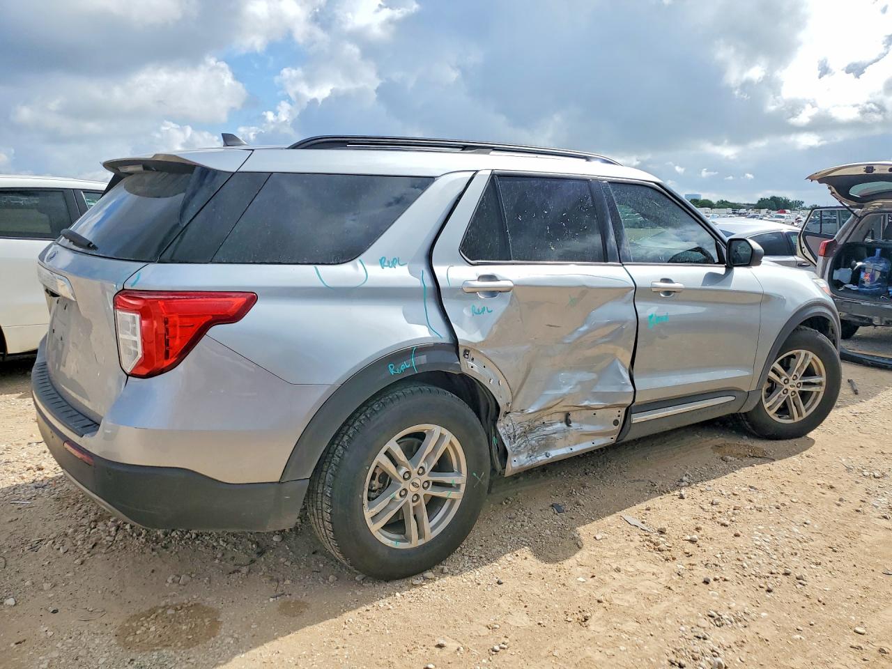 2022 Ford Explorer Xlt Silver vin: 1FMSK7DH4NGB41319