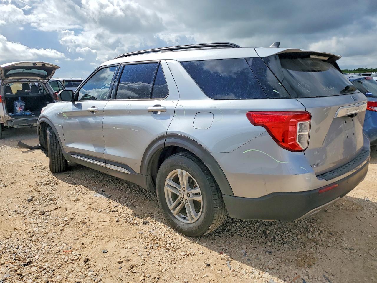 2022 Ford Explorer Xlt Silver vin: 1FMSK7DH4NGB41319