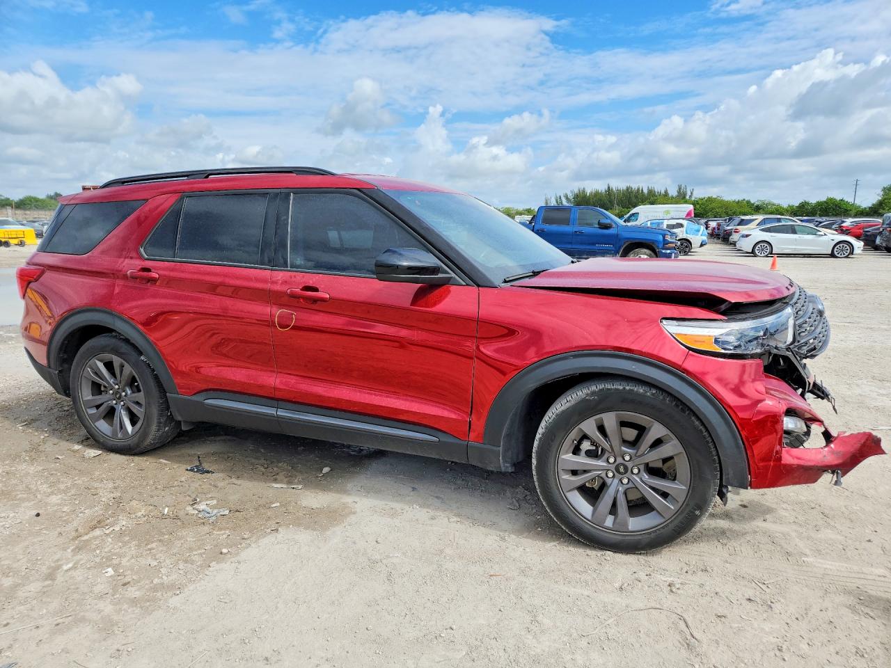 2023 Ford Explorer Xlt Red vin: 1FMSK7DH5PGA97883